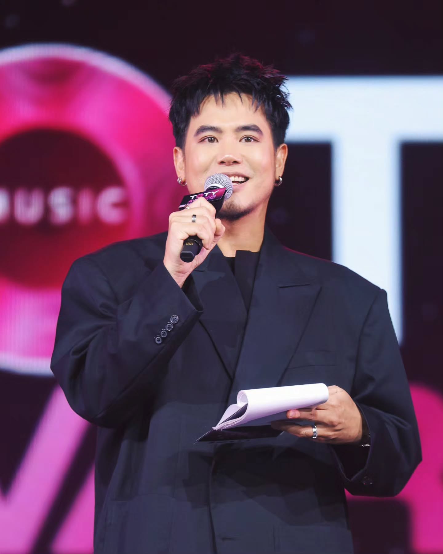 อ๋อง - เขมรัชต์ สุนทรนนท์