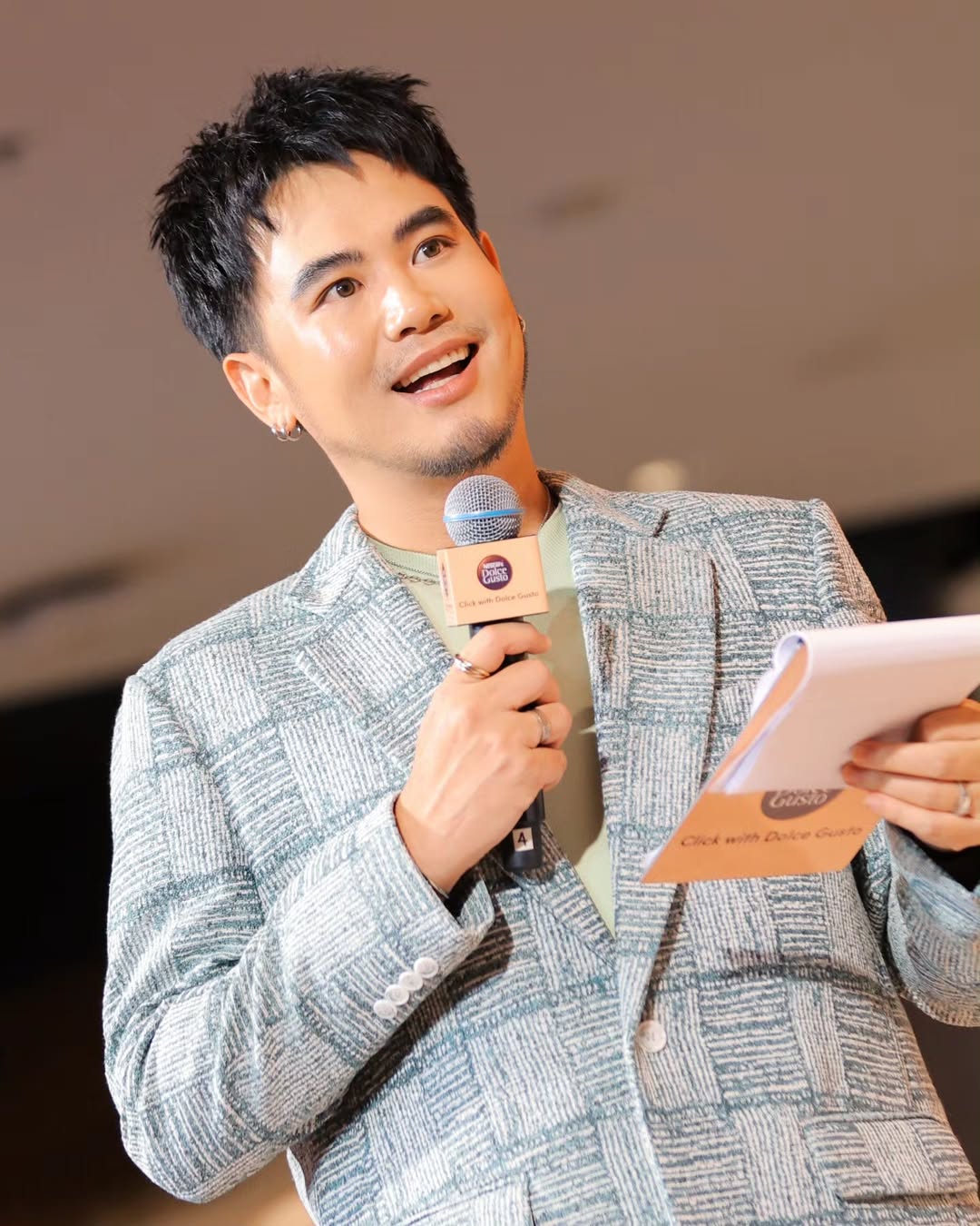 อ๋อง - เขมรัชต์ สุนทรนนท์