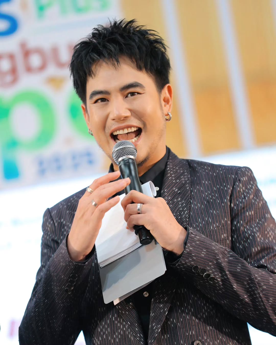 อ๋อง - เขมรัชต์ สุนทรนนท์