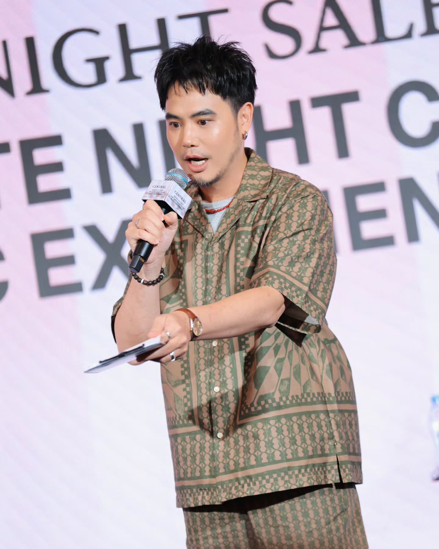 อ๋อง - เขมรัชต์ สุนทรนนท์