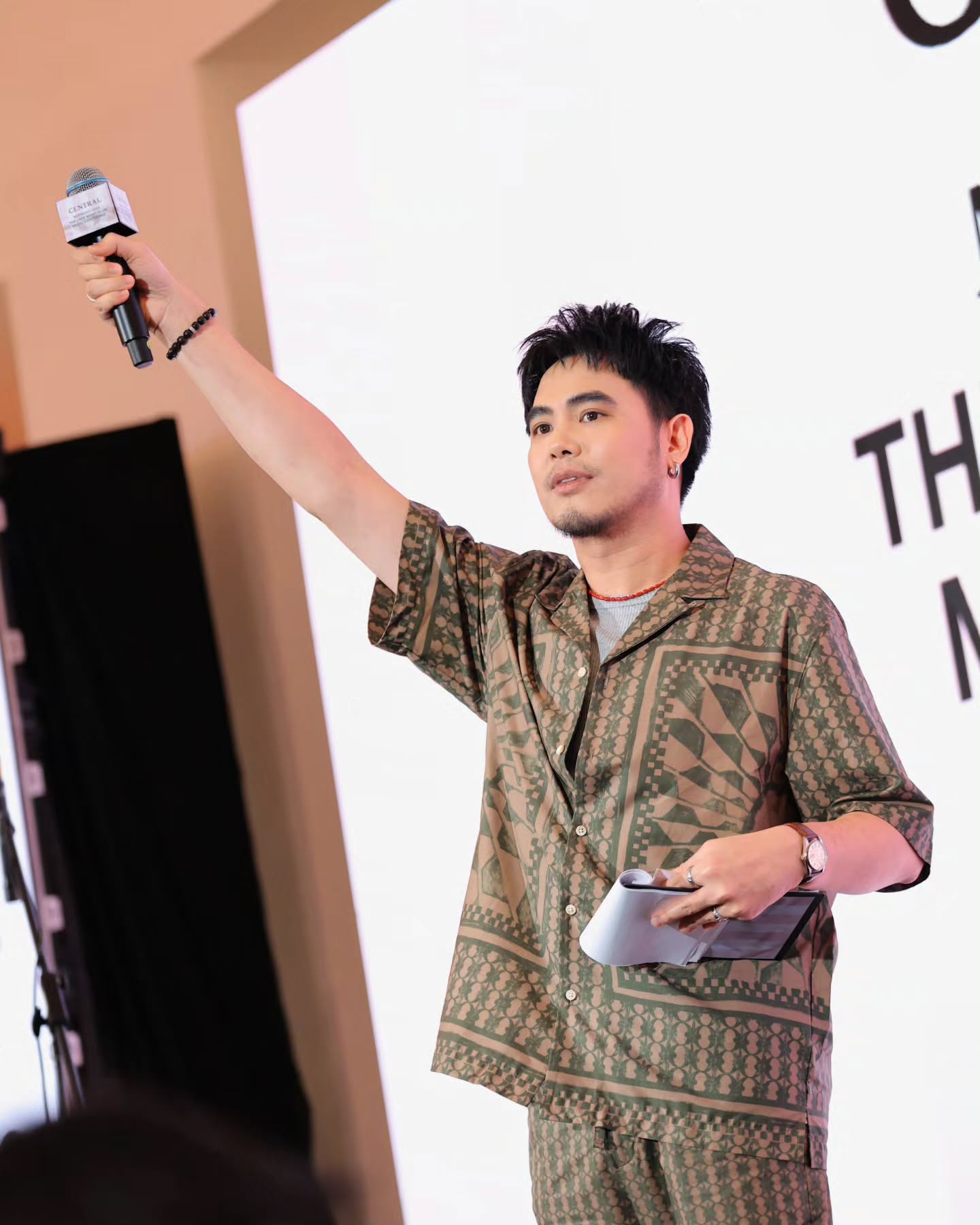 อ๋อง - เขมรัชต์ สุนทรนนท์