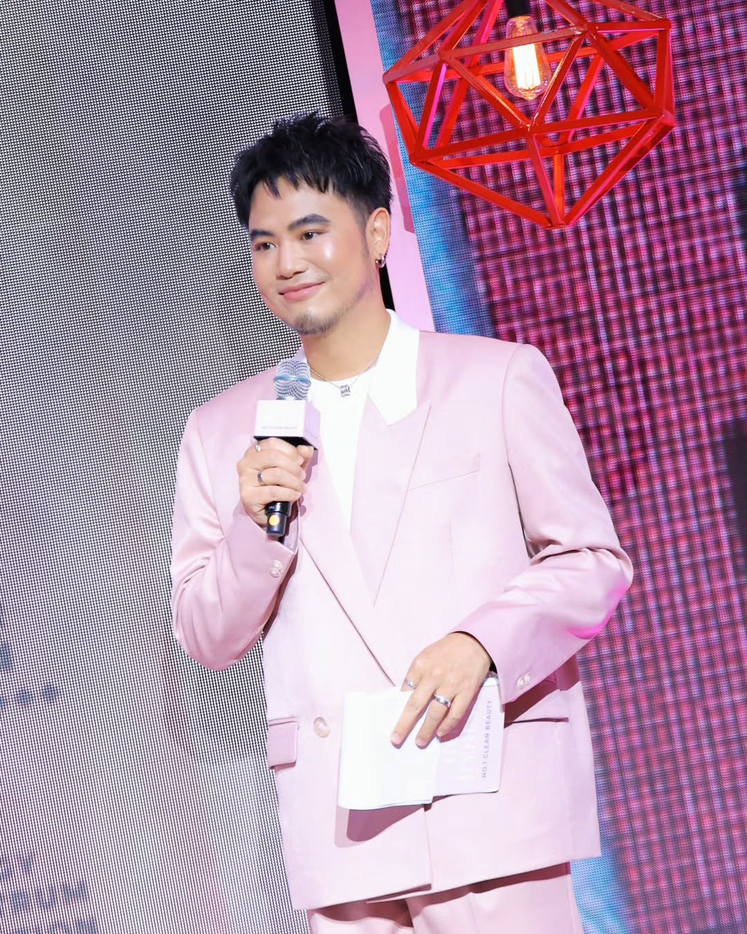 อ๋อง - เขมรัชต์ สุนทรนนท์