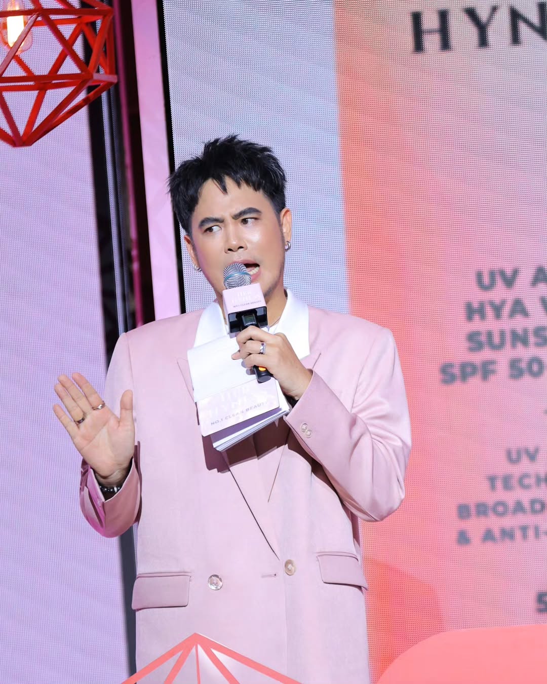 อ๋อง - เขมรัชต์ สุนทรนนท์