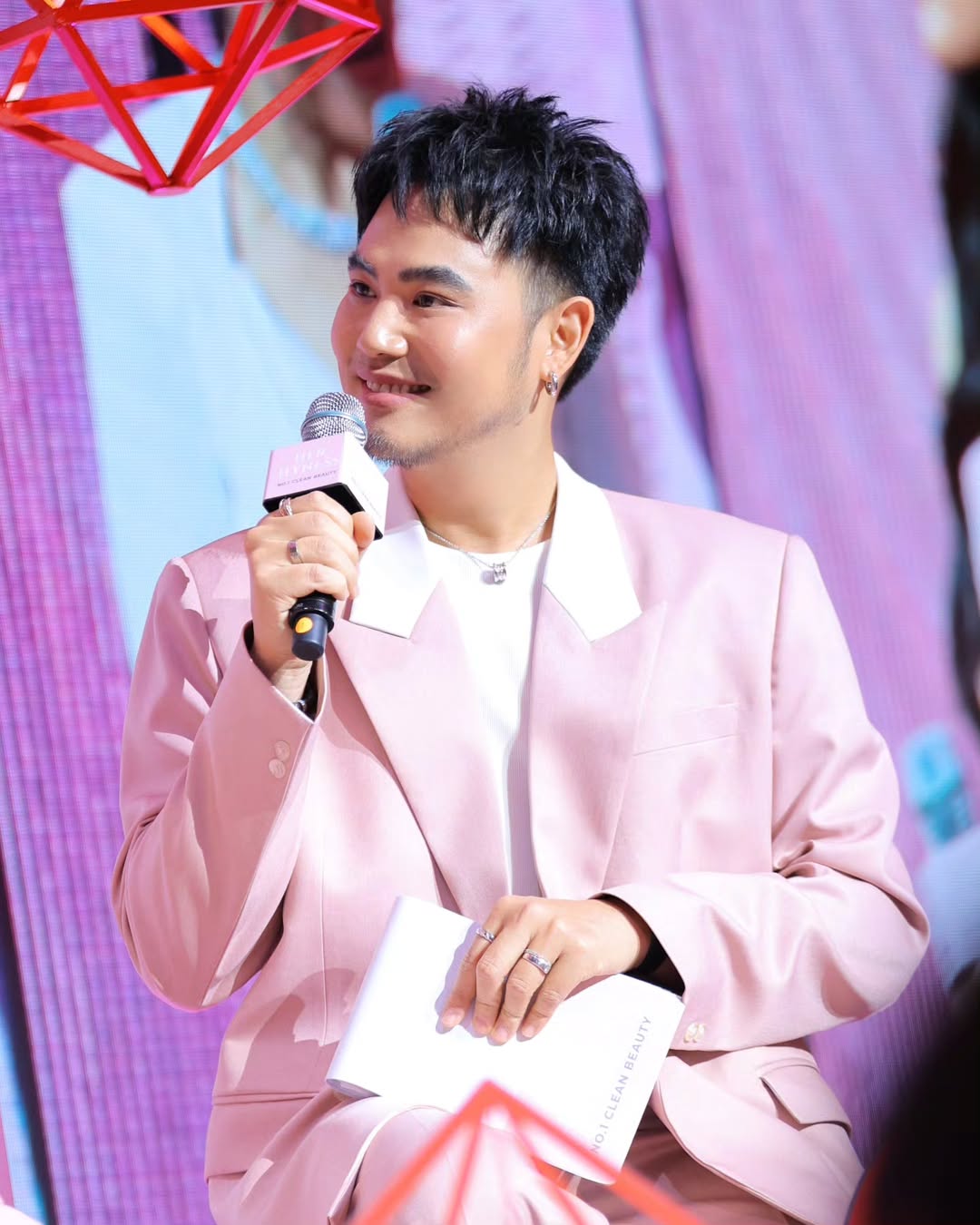 อ๋อง - เขมรัชต์ สุนทรนนท์