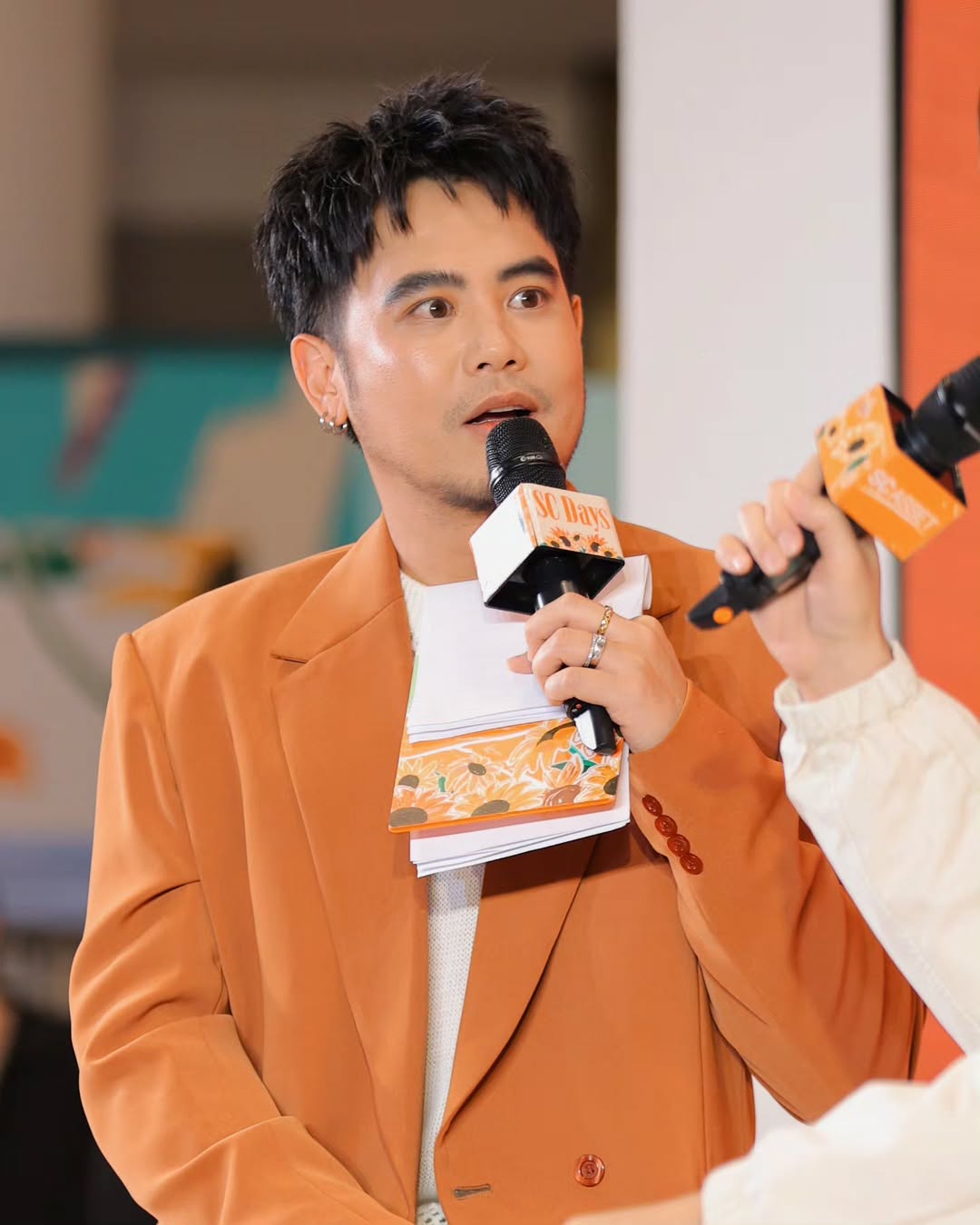 อ๋อง - เขมรัชต์ สุนทรนนท์