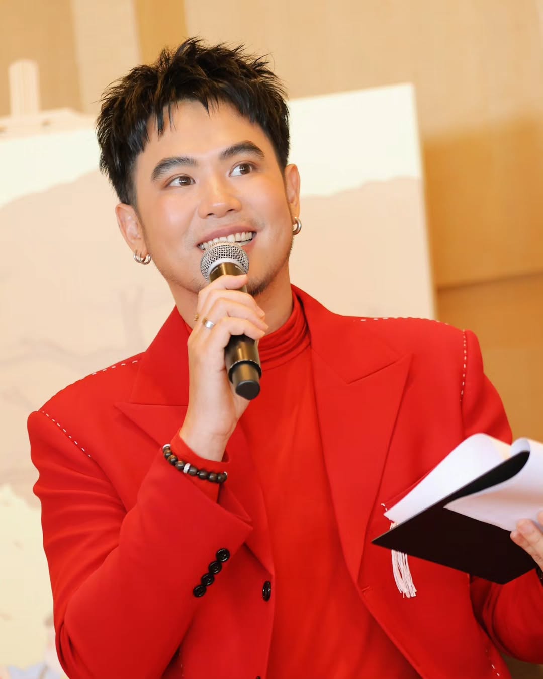 อ๋อง - เขมรัชต์ สุนทรนนท์