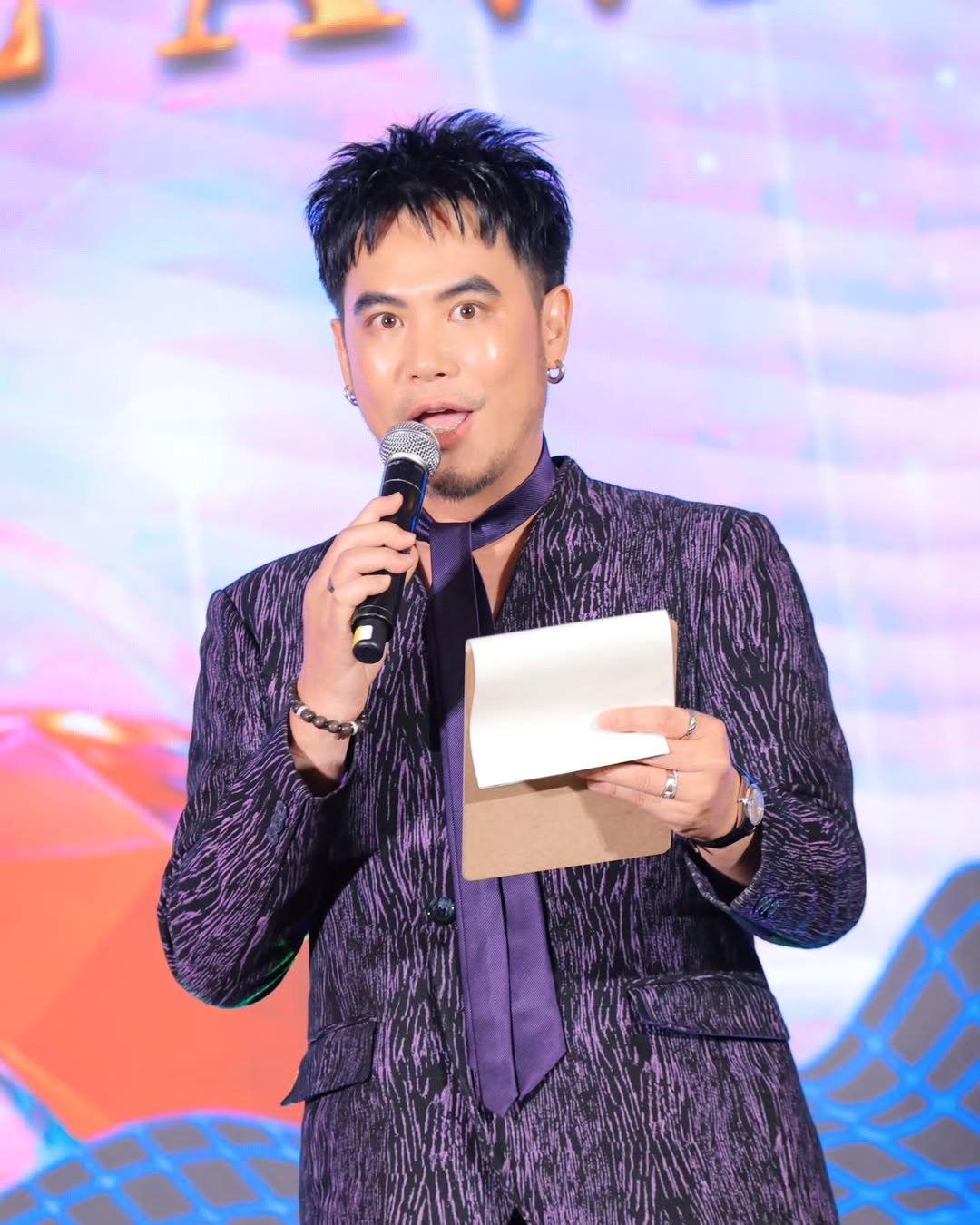 อ๋อง - เขมรัชต์ สุนทรนนท์