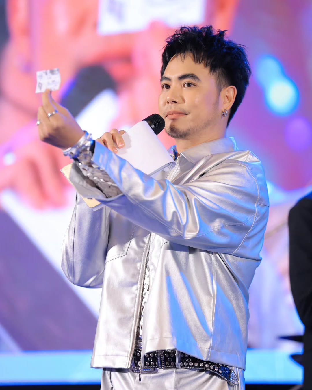 อ๋อง - เขมรัชต์ สุนทรนนท์