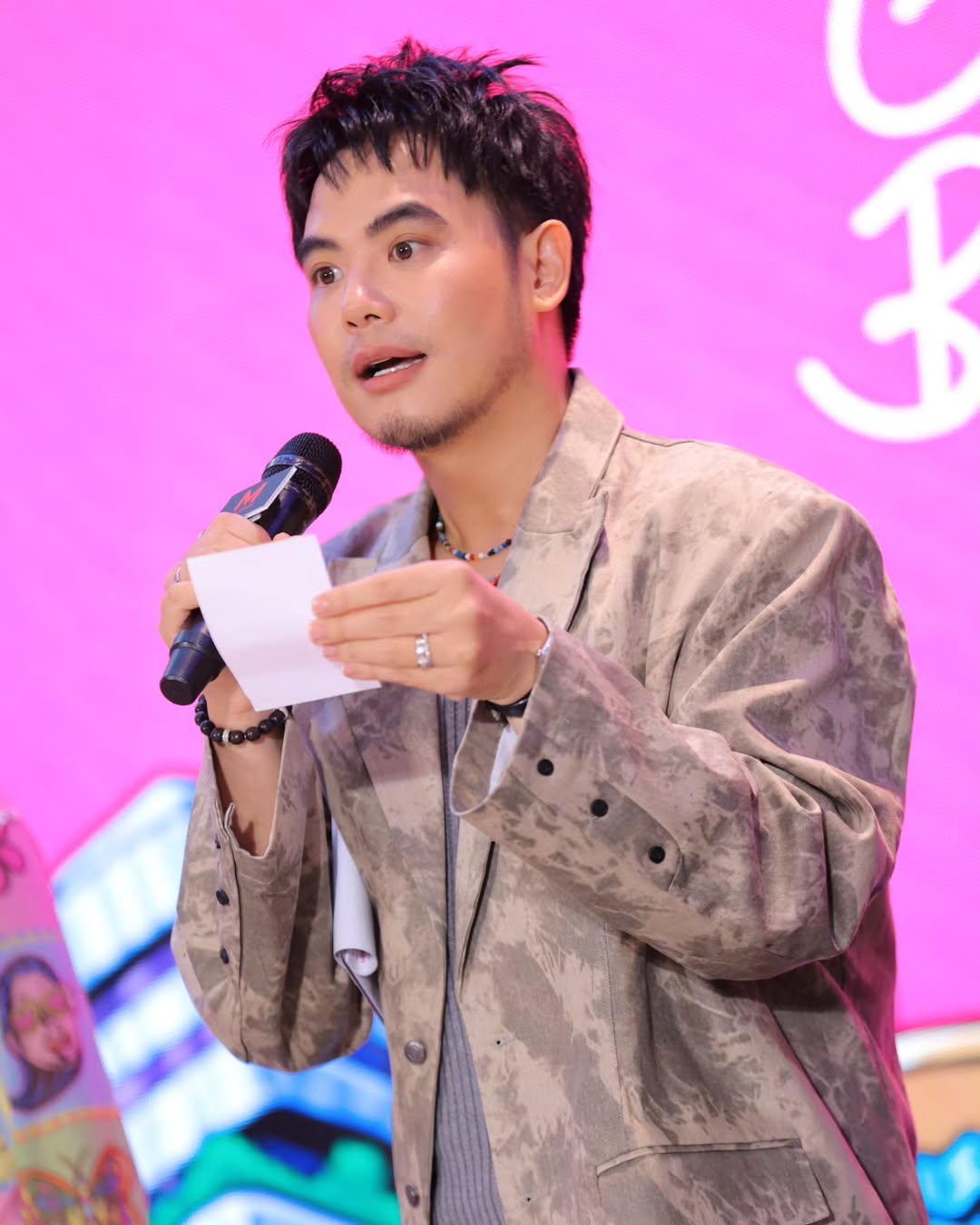 อ๋อง - เขมรัชต์ สุนทรนนท์
