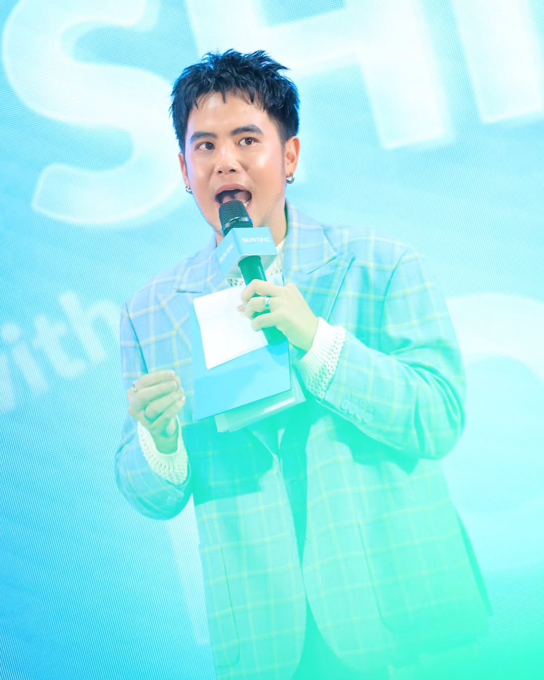 อ๋อง - เขมรัชต์ สุนทรนนท์
