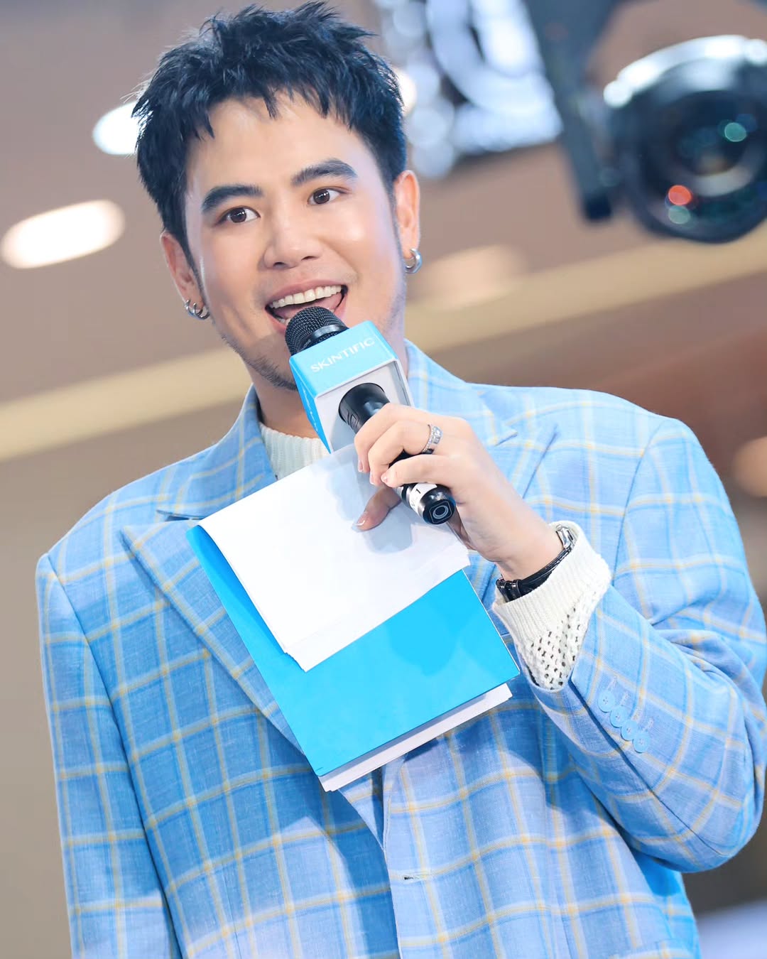 อ๋อง - เขมรัชต์ สุนทรนนท์