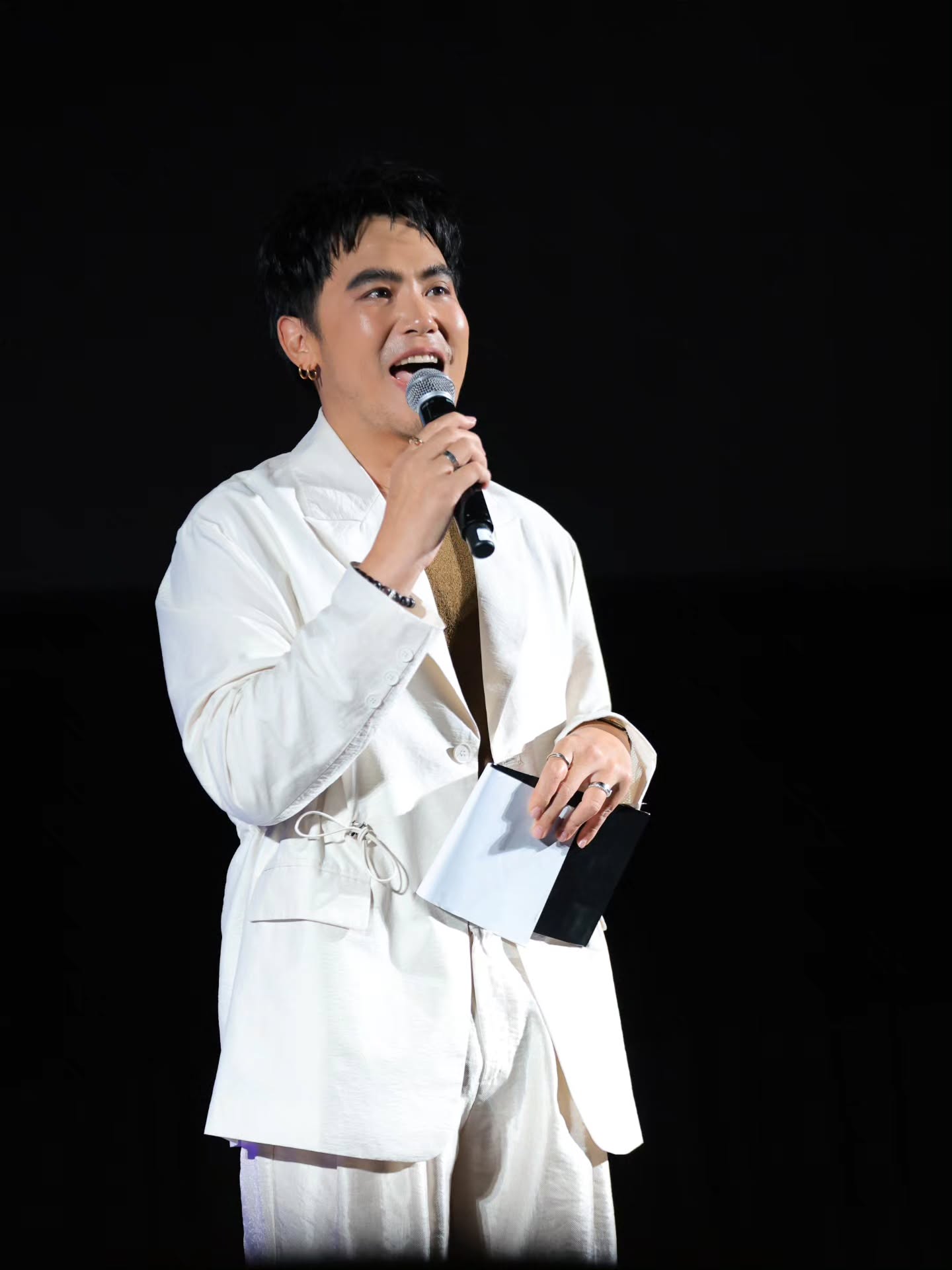 อ๋อง - เขมรัชต์ สุนทรนนท์