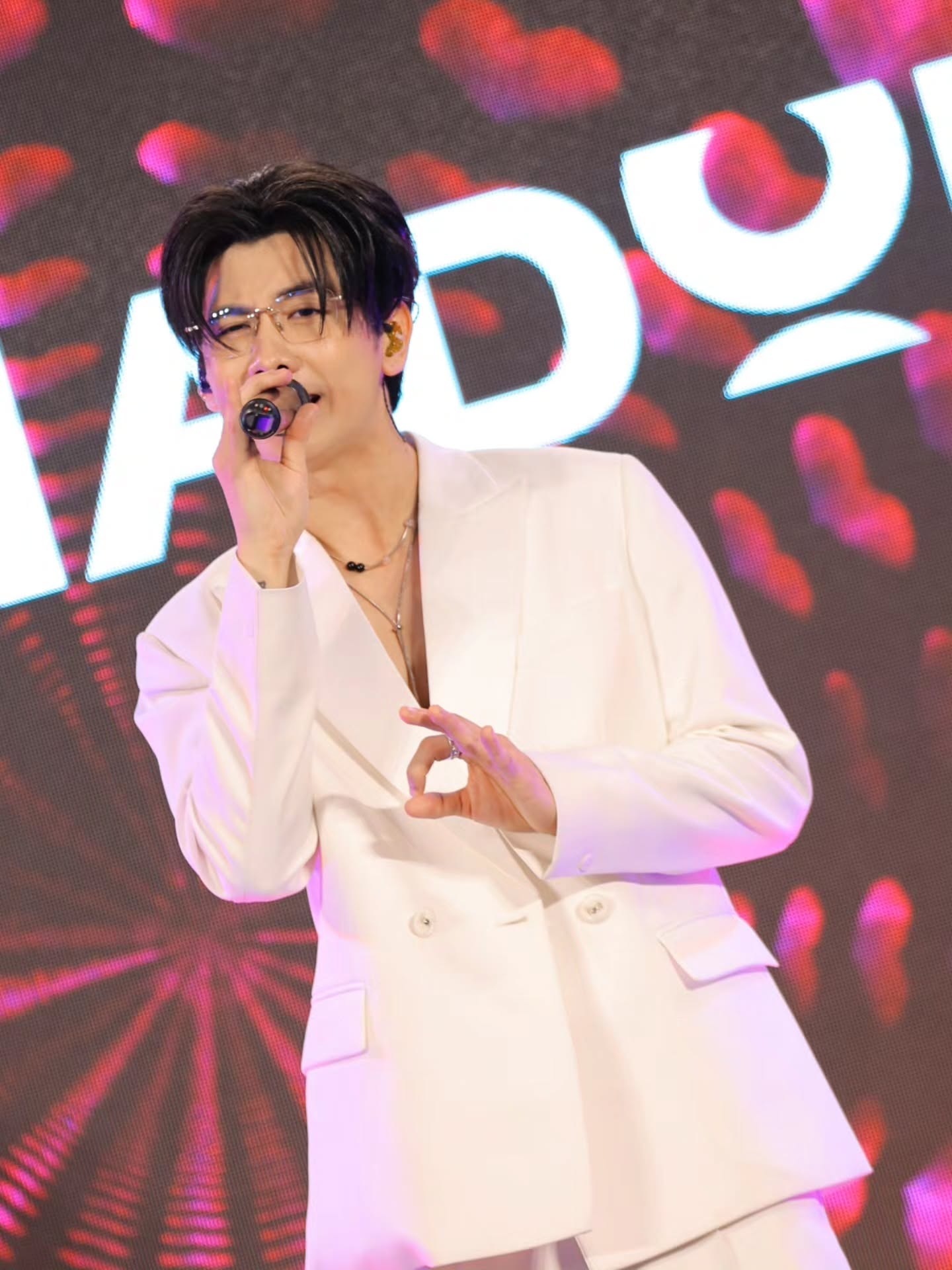 อ๋อง - เขมรัชต์ สุนทรนนท์