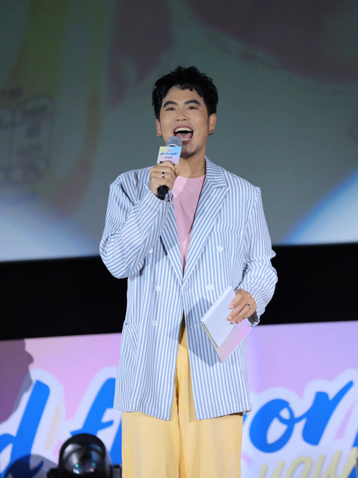 อ๋อง - เขมรัชต์ สุนทรนนท์