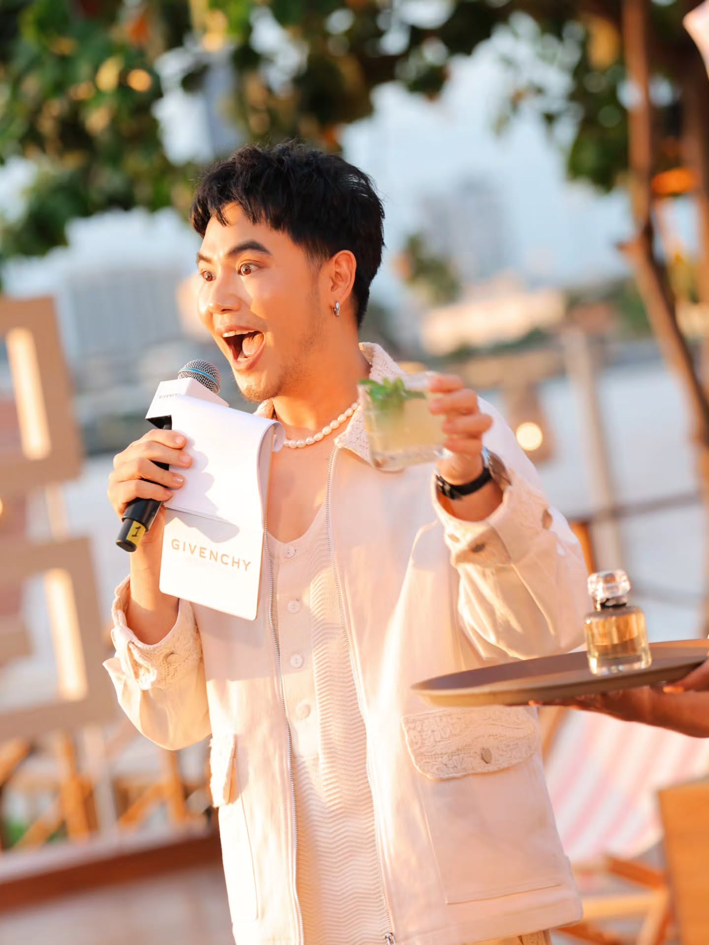 อ๋อง - เขมรัชต์ สุนทรนนท์
