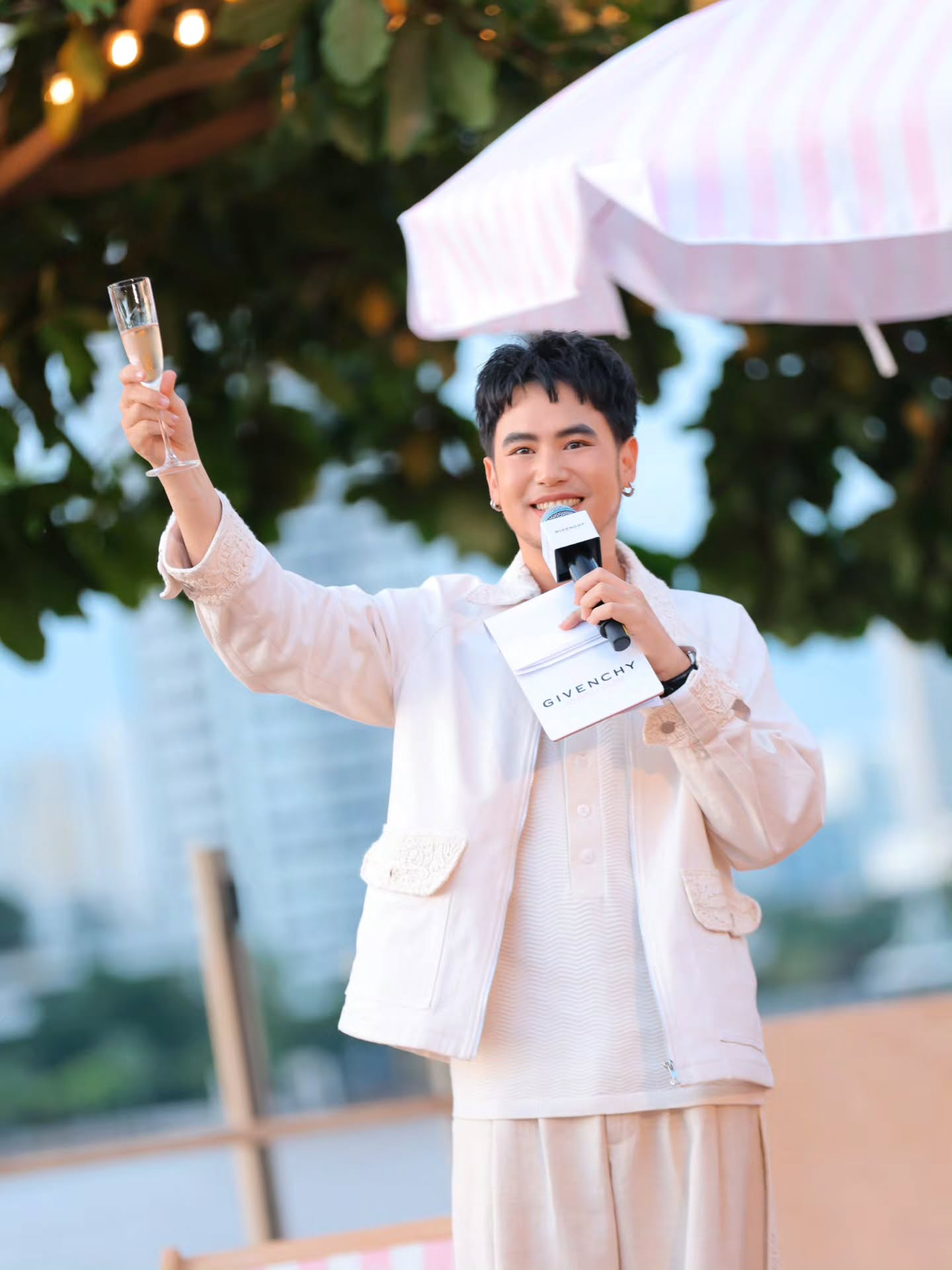 อ๋อง - เขมรัชต์ สุนทรนนท์