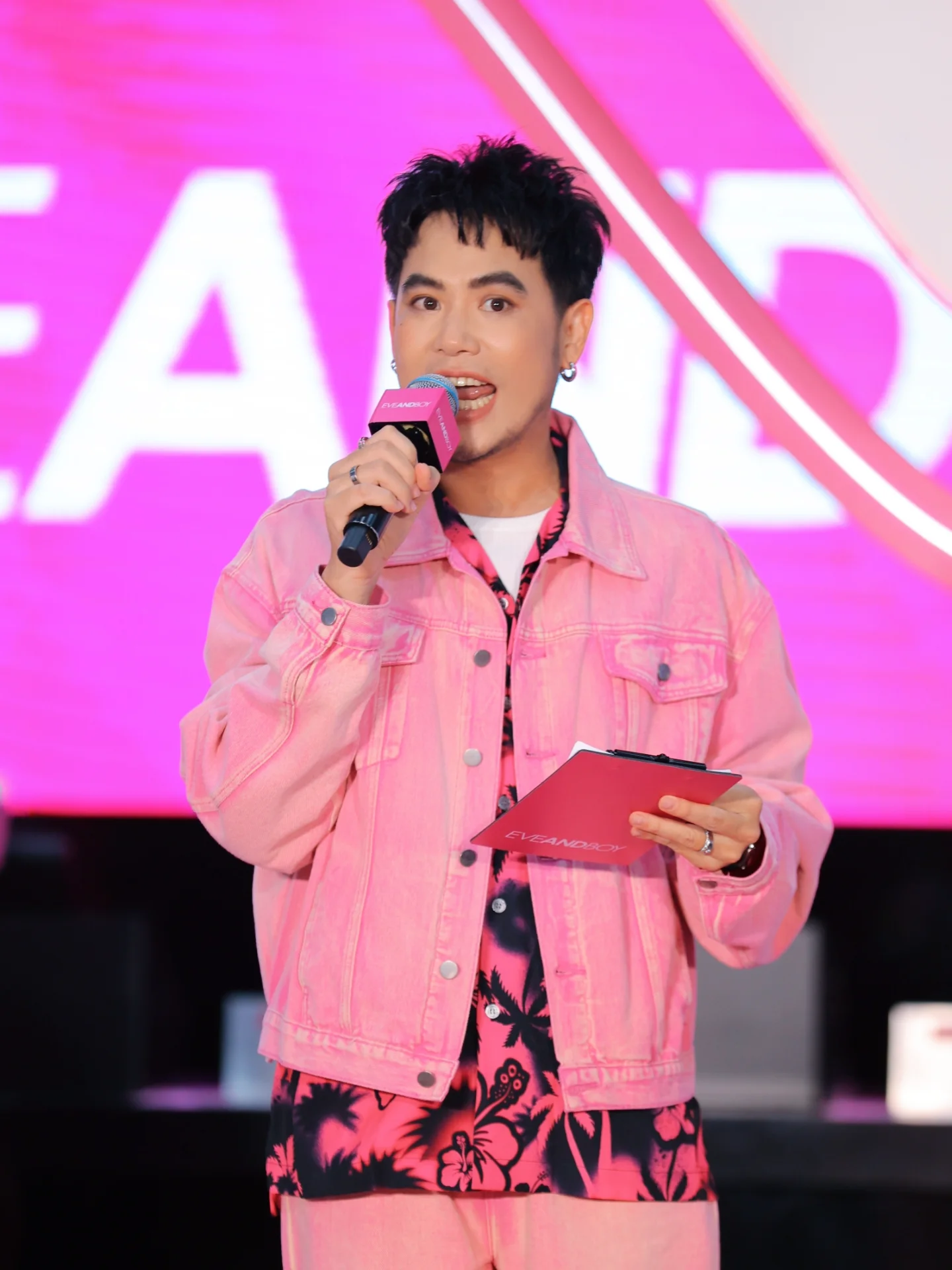 อ๋อง - เขมรัชต์ สุนทรนนท์