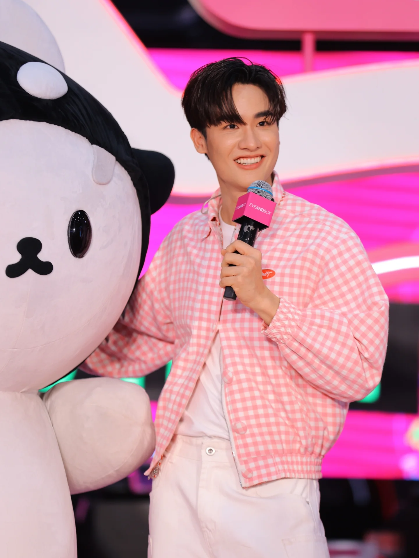 อ๋อง - เขมรัชต์ สุนทรนนท์