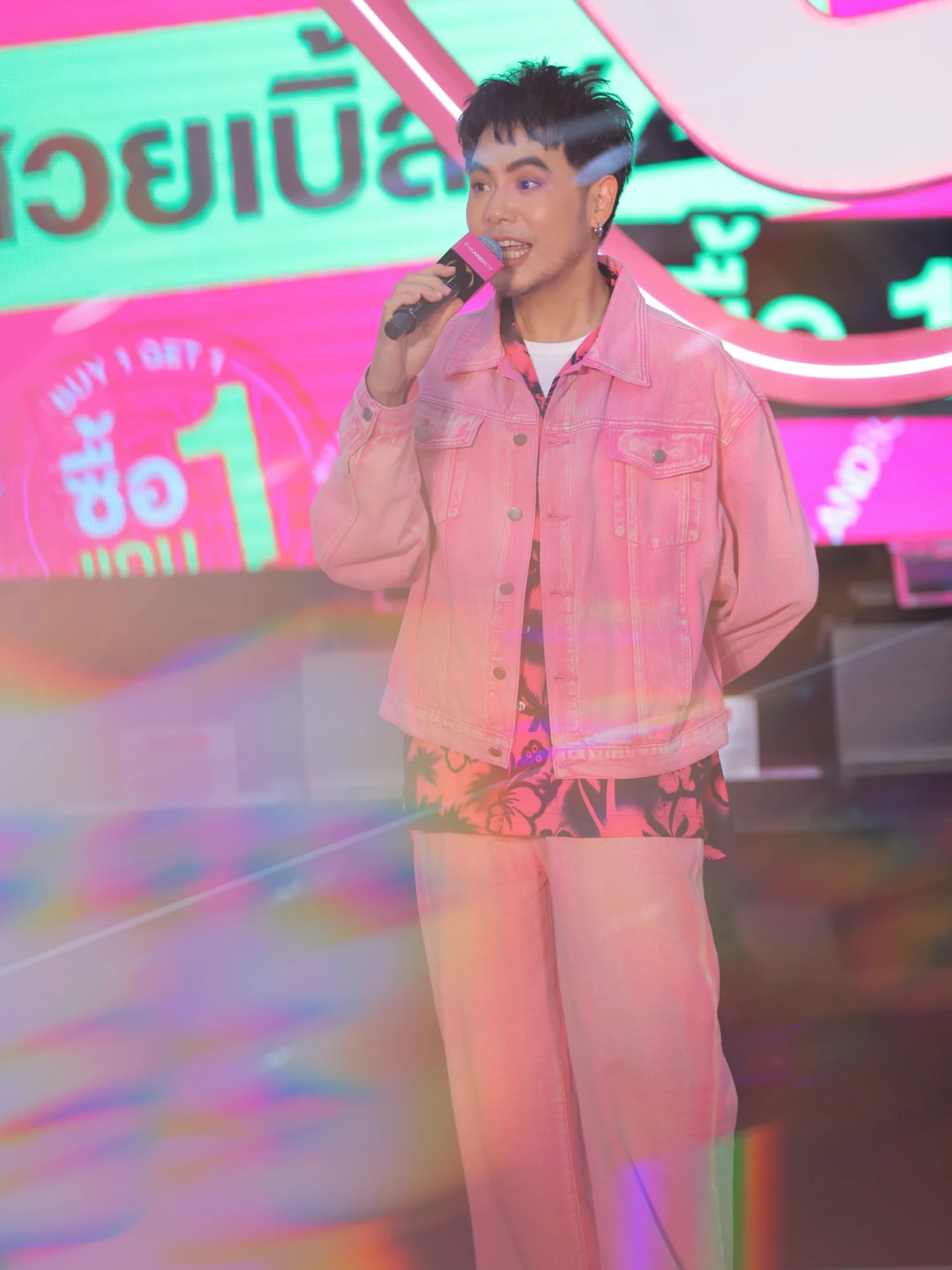อ๋อง - เขมรัชต์ สุนทรนนท์