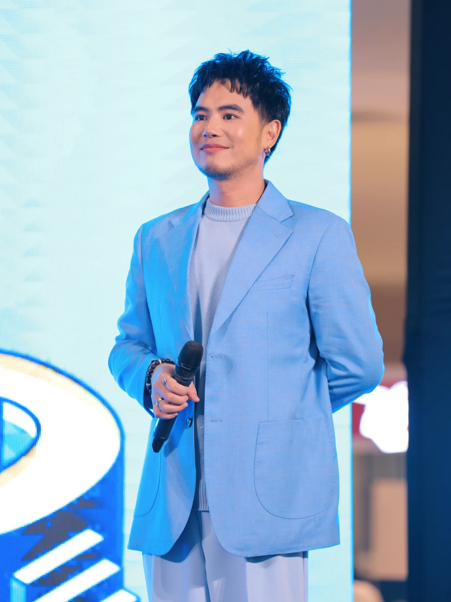 อ๋อง - เขมรัชต์ สุนทรนนท์