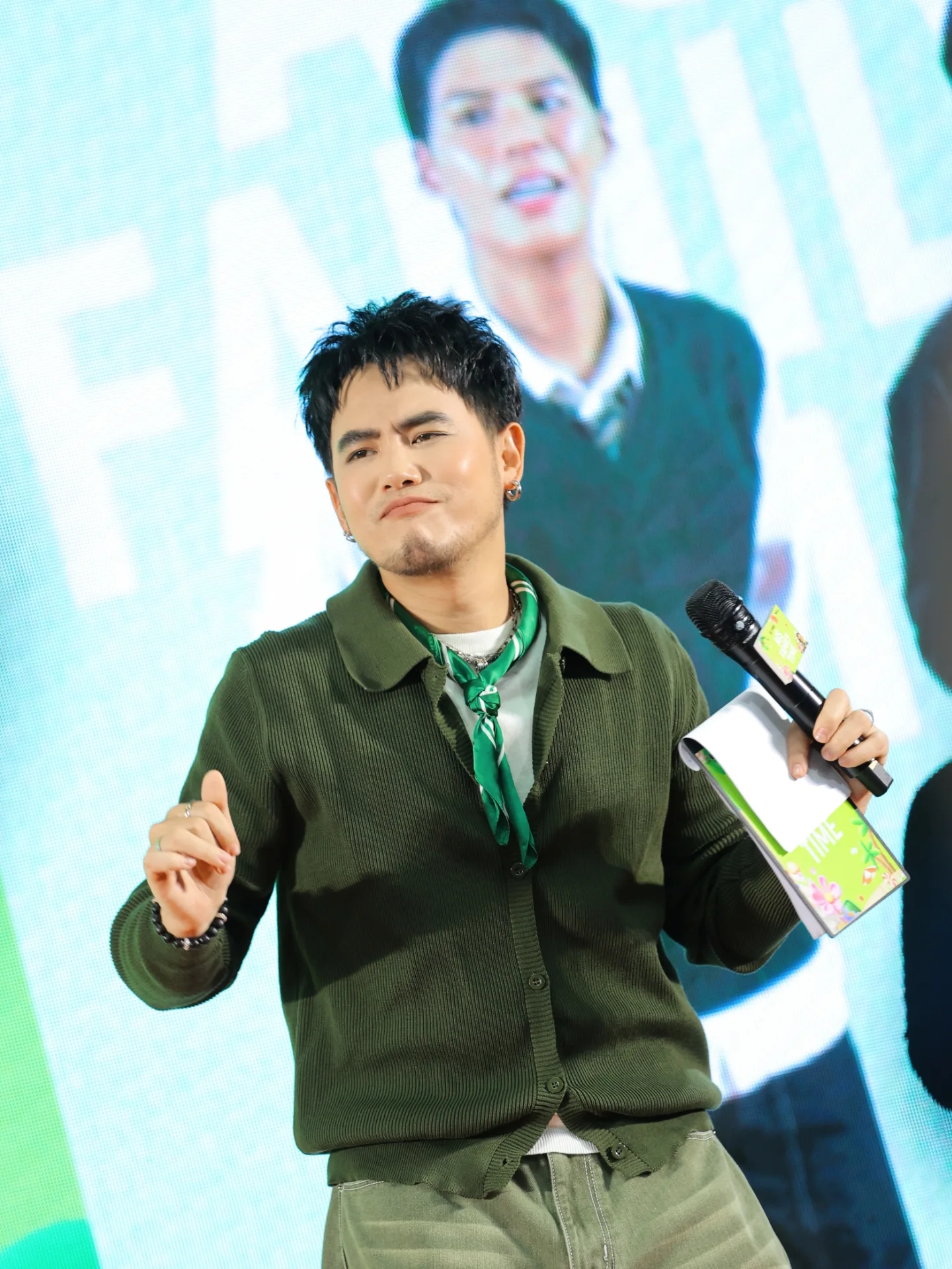 อ๋อง - เขมรัชต์ สุนทรนนท์