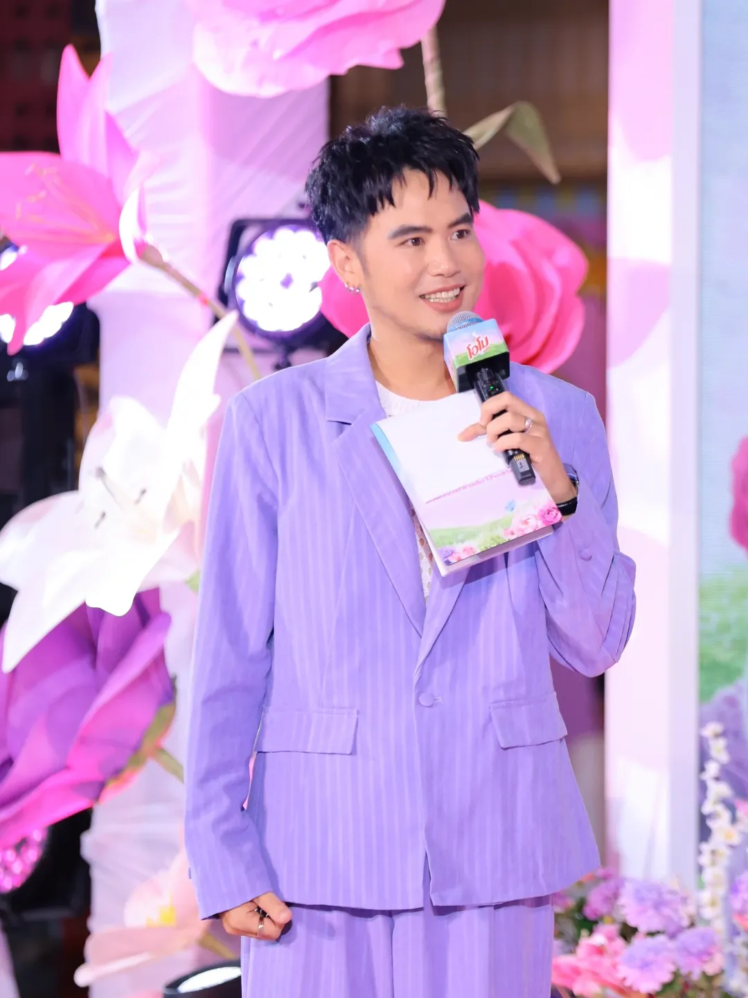 อ๋อง - เขมรัชต์ สุนทรนนท์