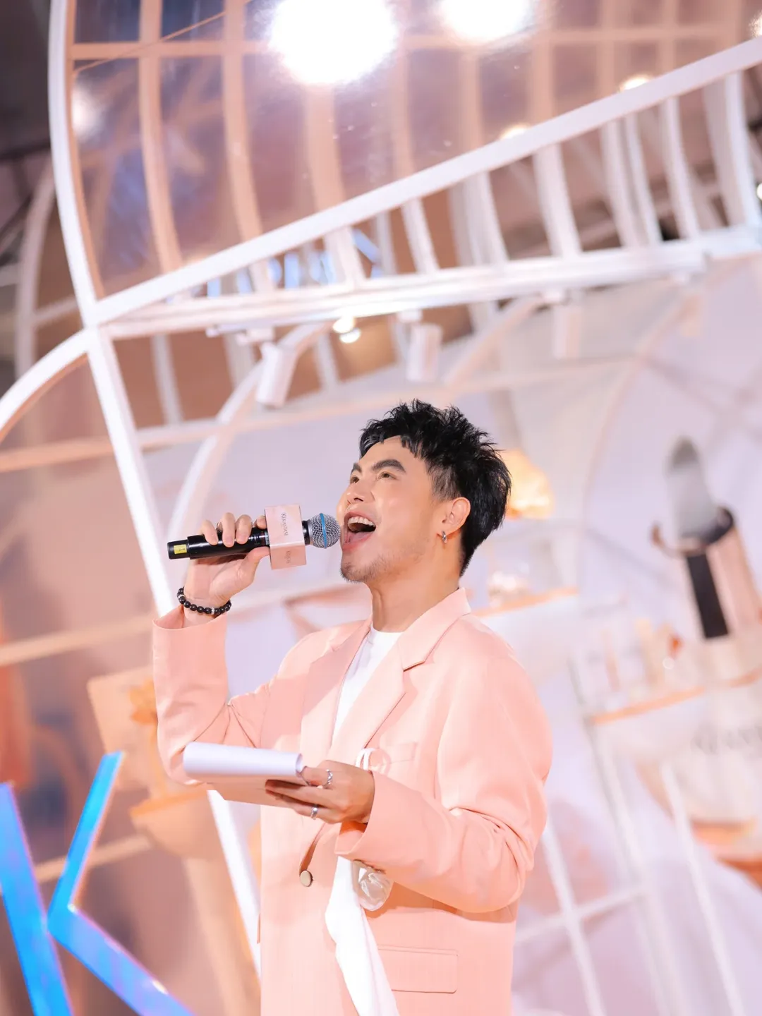 อ๋อง - เขมรัชต์ สุนทรนนท์