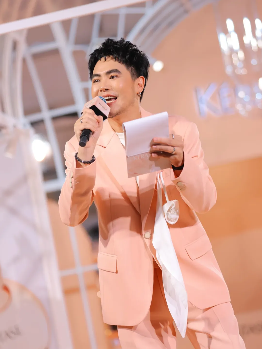 อ๋อง - เขมรัชต์ สุนทรนนท์
