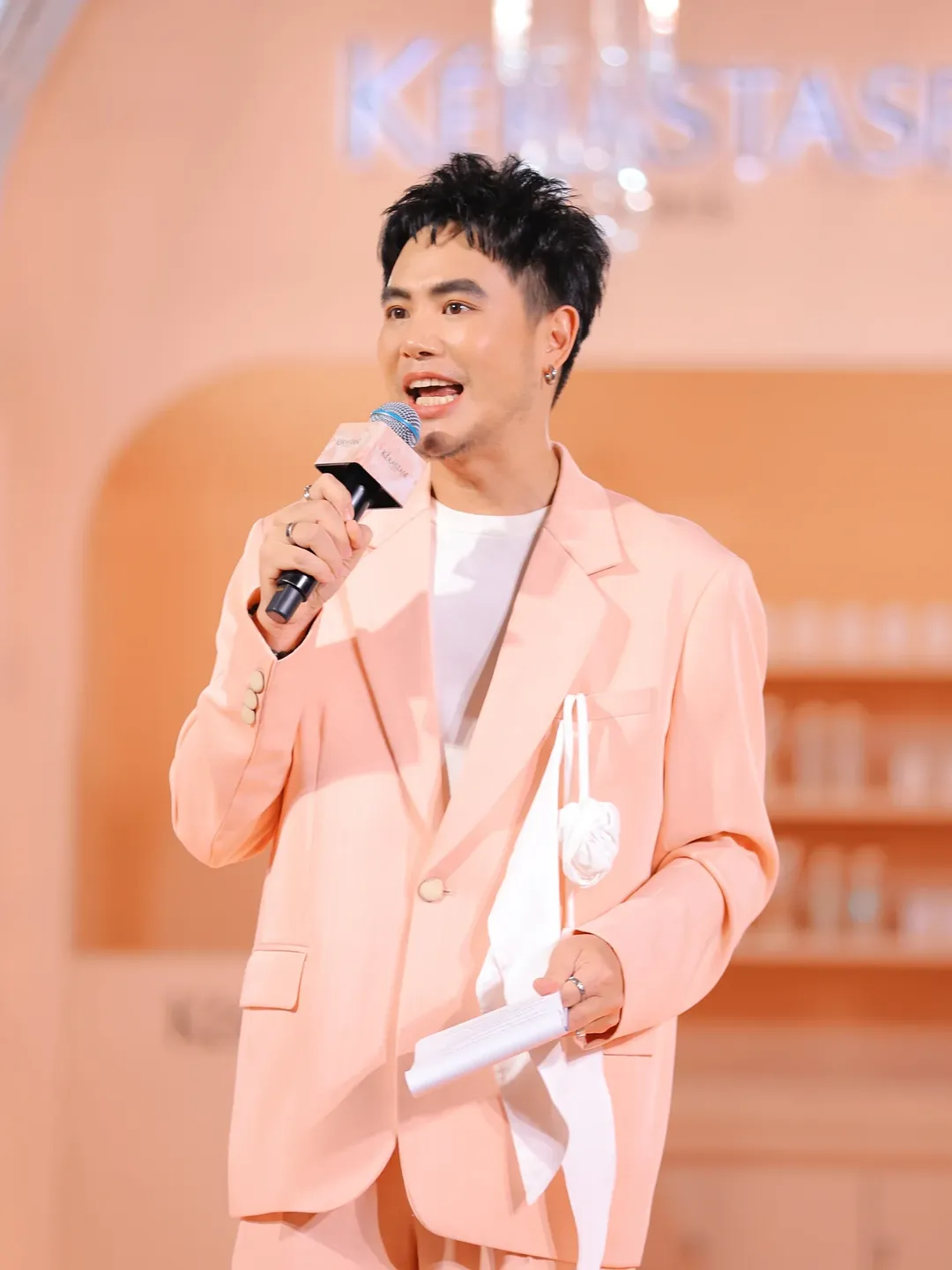 อ๋อง - เขมรัชต์ สุนทรนนท์
