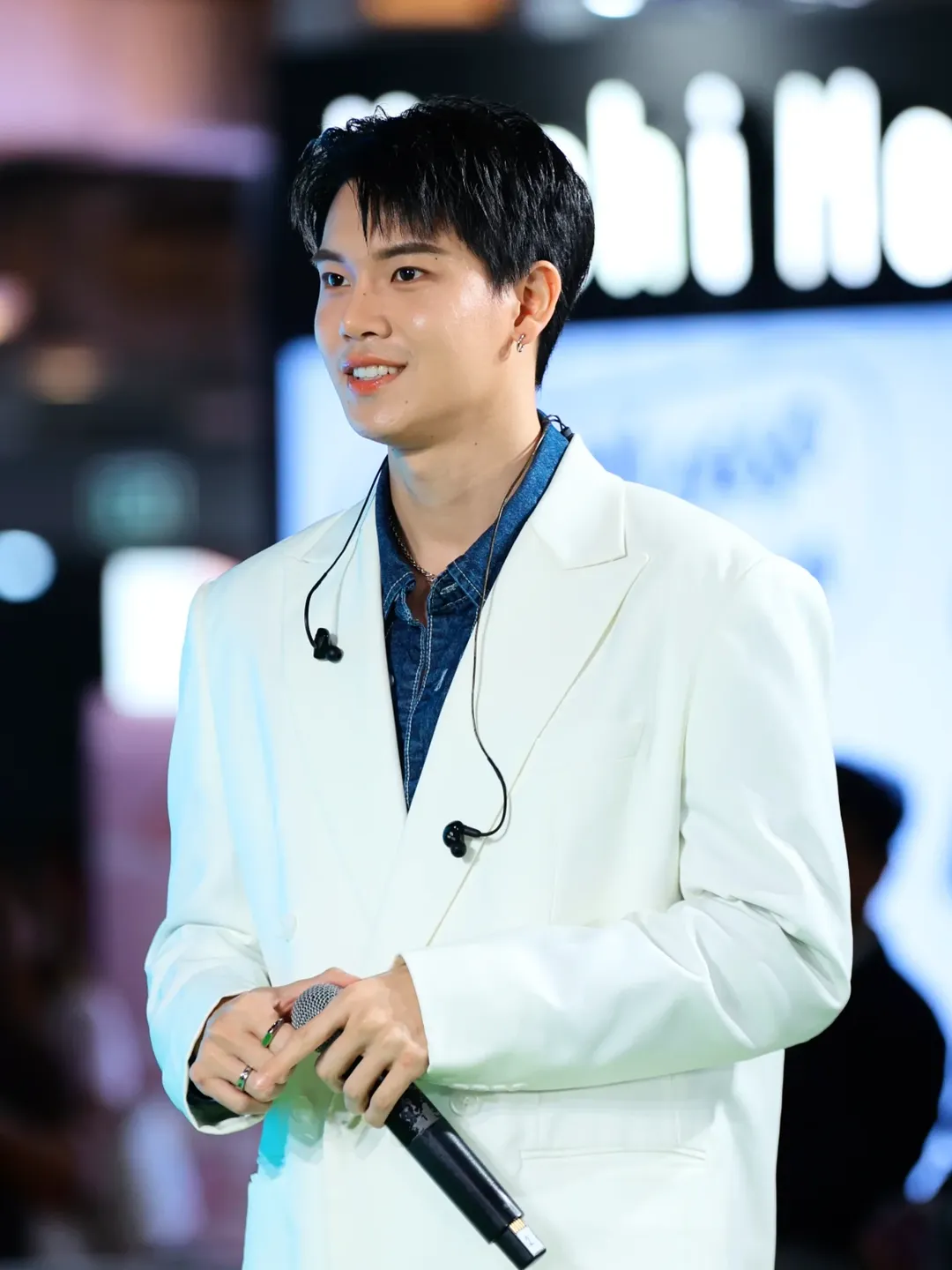 อ๋อง - เขมรัชต์ สุนทรนนท์