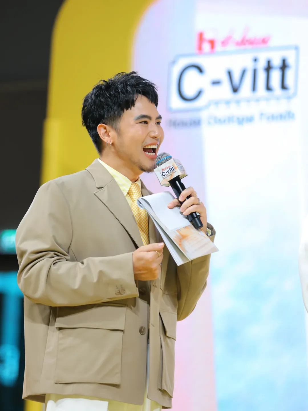 อ๋อง - เขมรัชต์ สุนทรนนท์