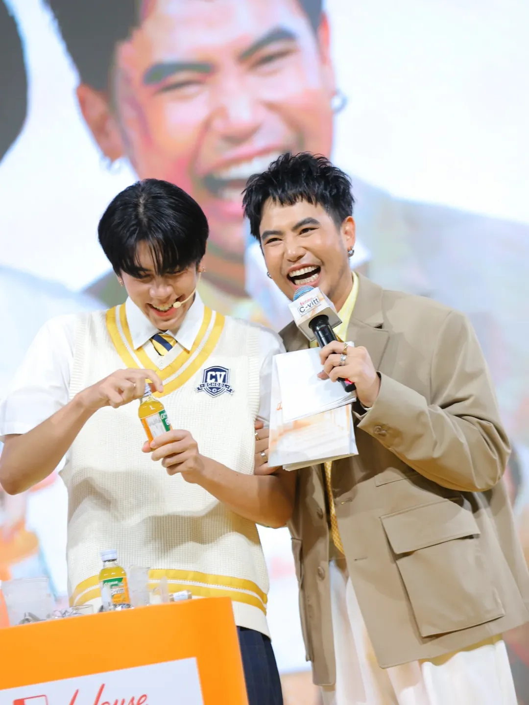 อ๋อง - เขมรัชต์ สุนทรนนท์