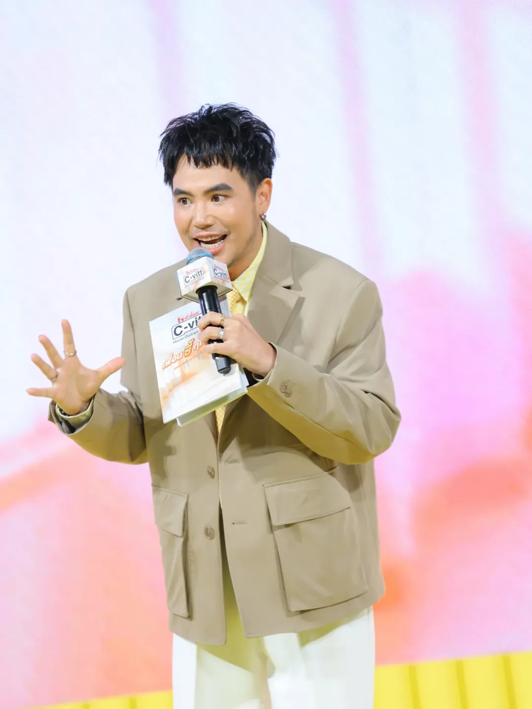 อ๋อง - เขมรัชต์ สุนทรนนท์