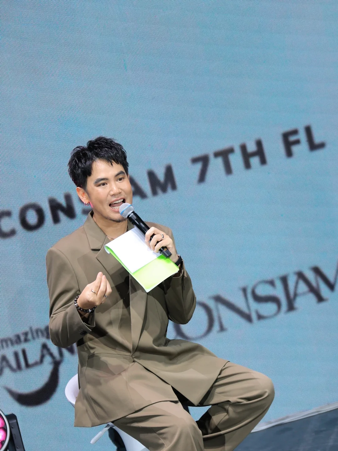 อ๋อง - เขมรัชต์ สุนทรนนท์