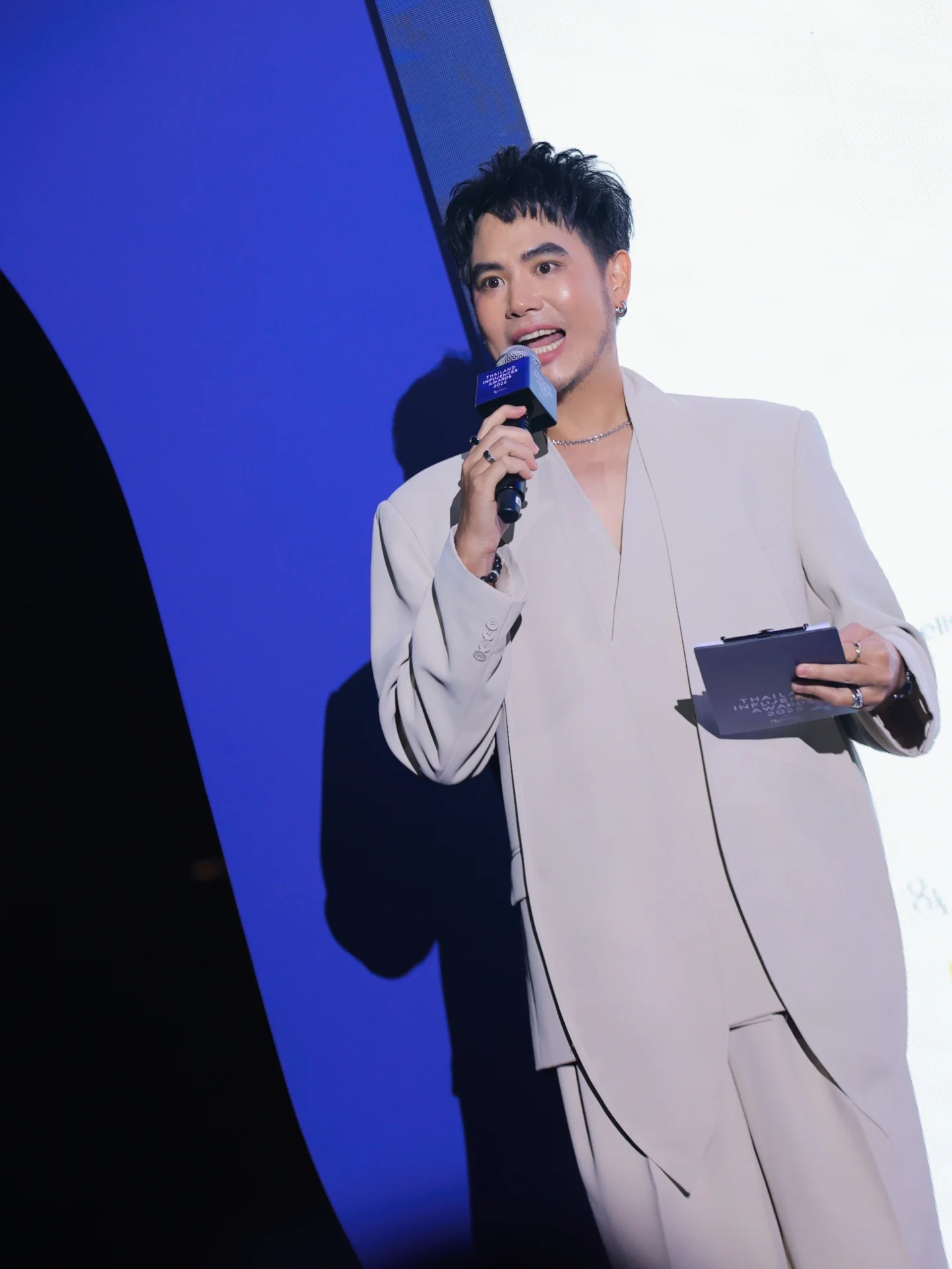 อ๋อง - เขมรัชต์ สุนทรนนท์