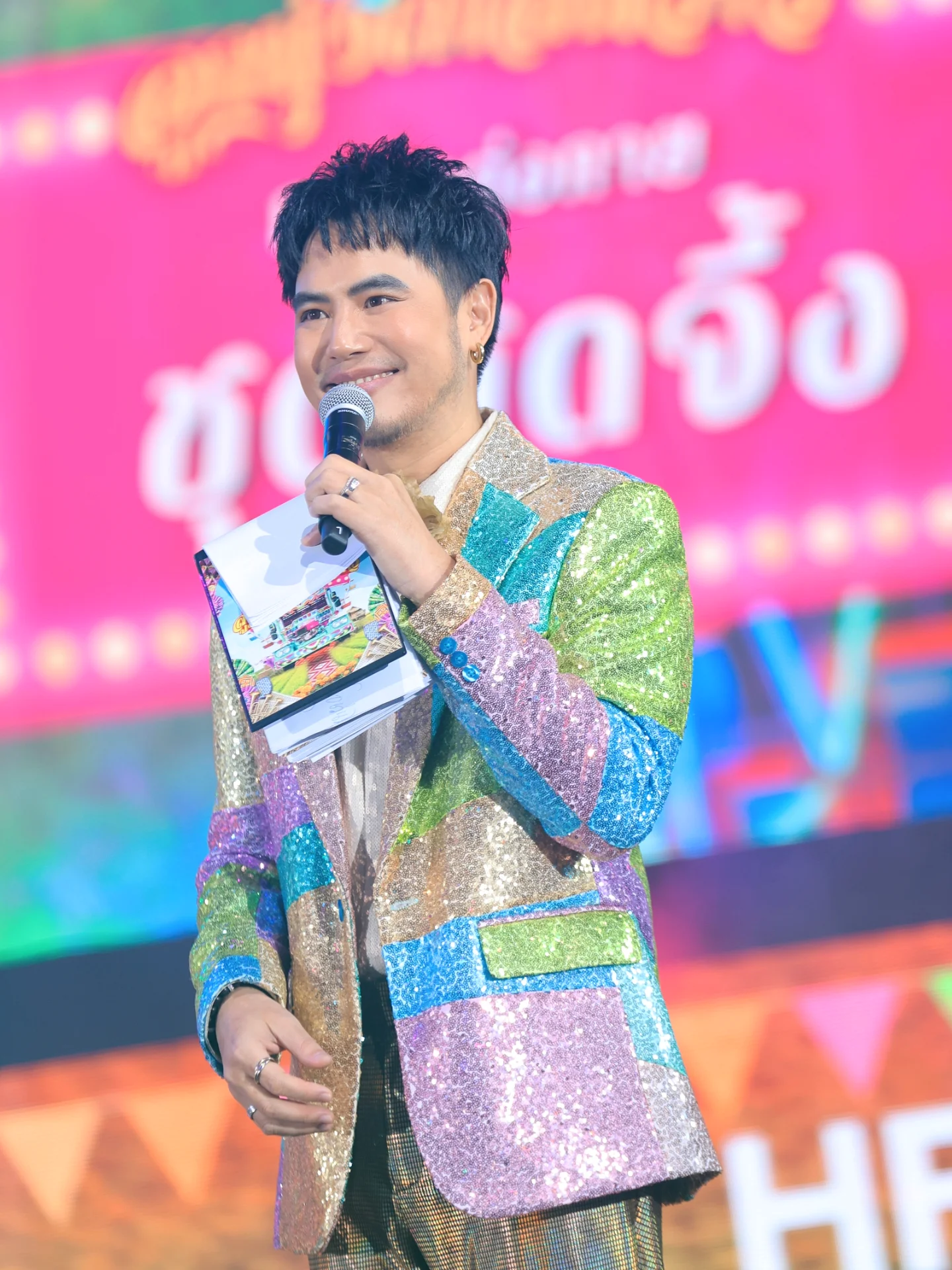 อ๋อง - เขมรัชต์ สุนทรนนท์
