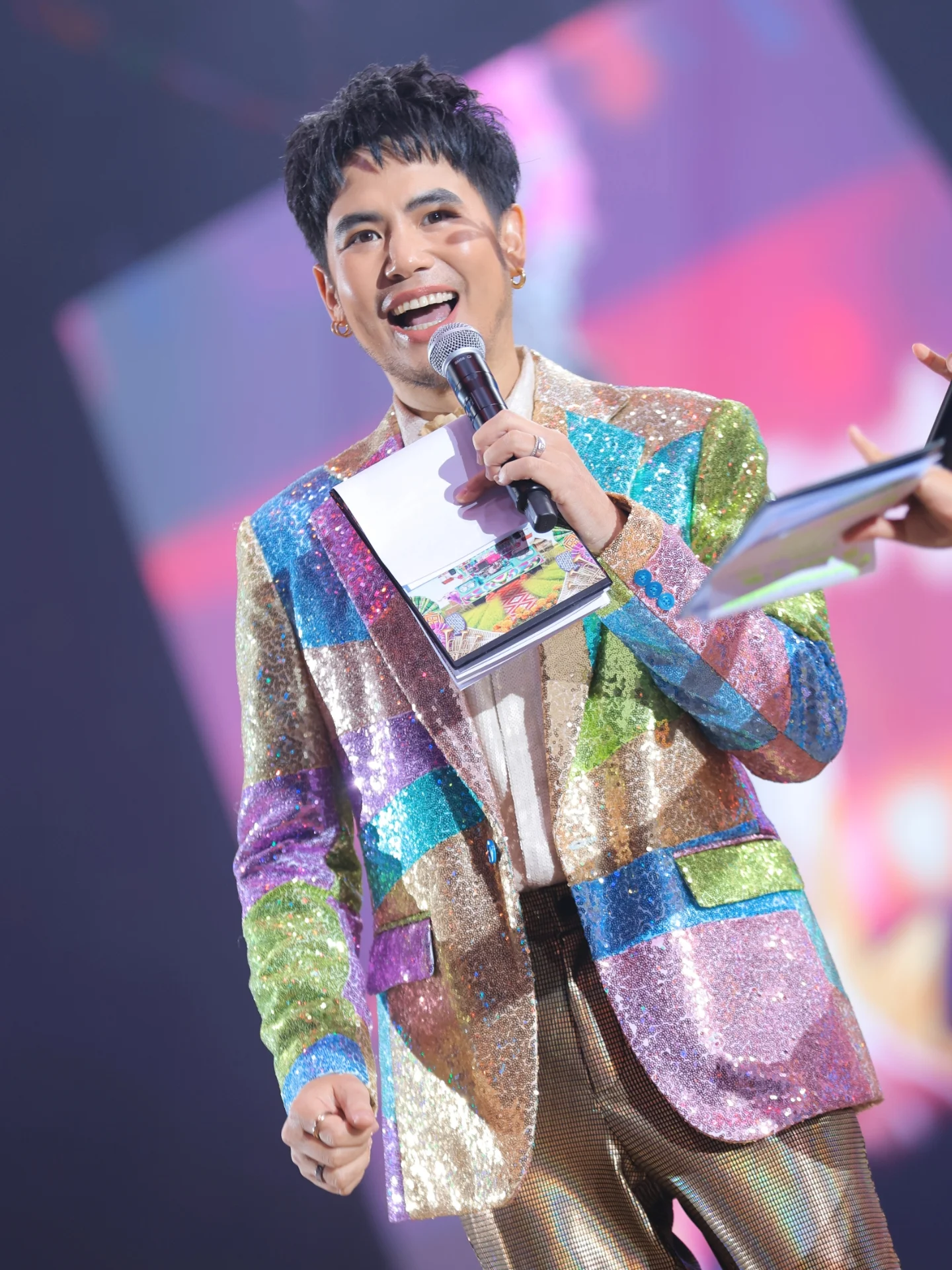 อ๋อง - เขมรัชต์ สุนทรนนท์