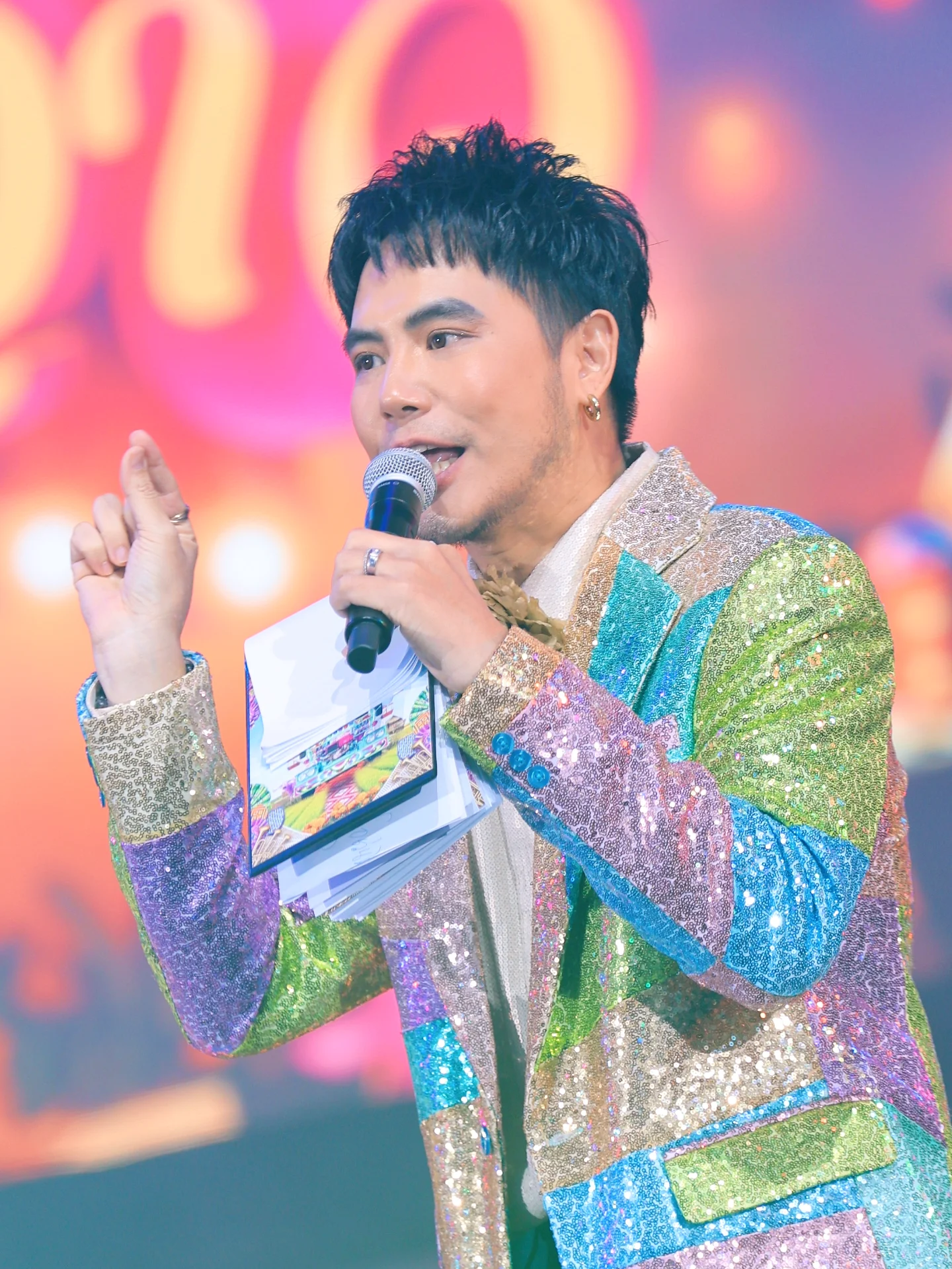 อ๋อง - เขมรัชต์ สุนทรนนท์