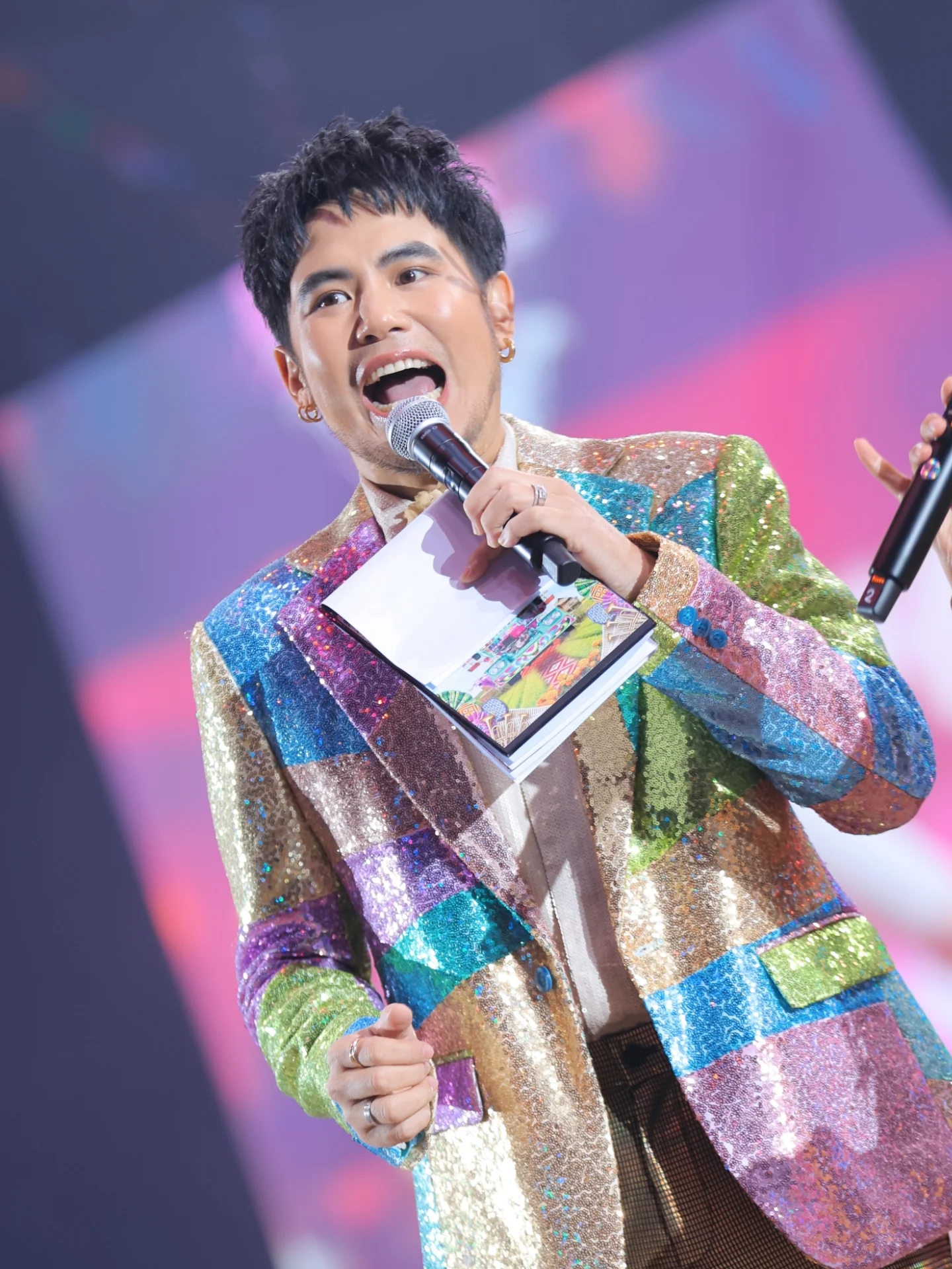 อ๋อง - เขมรัชต์ สุนทรนนท์