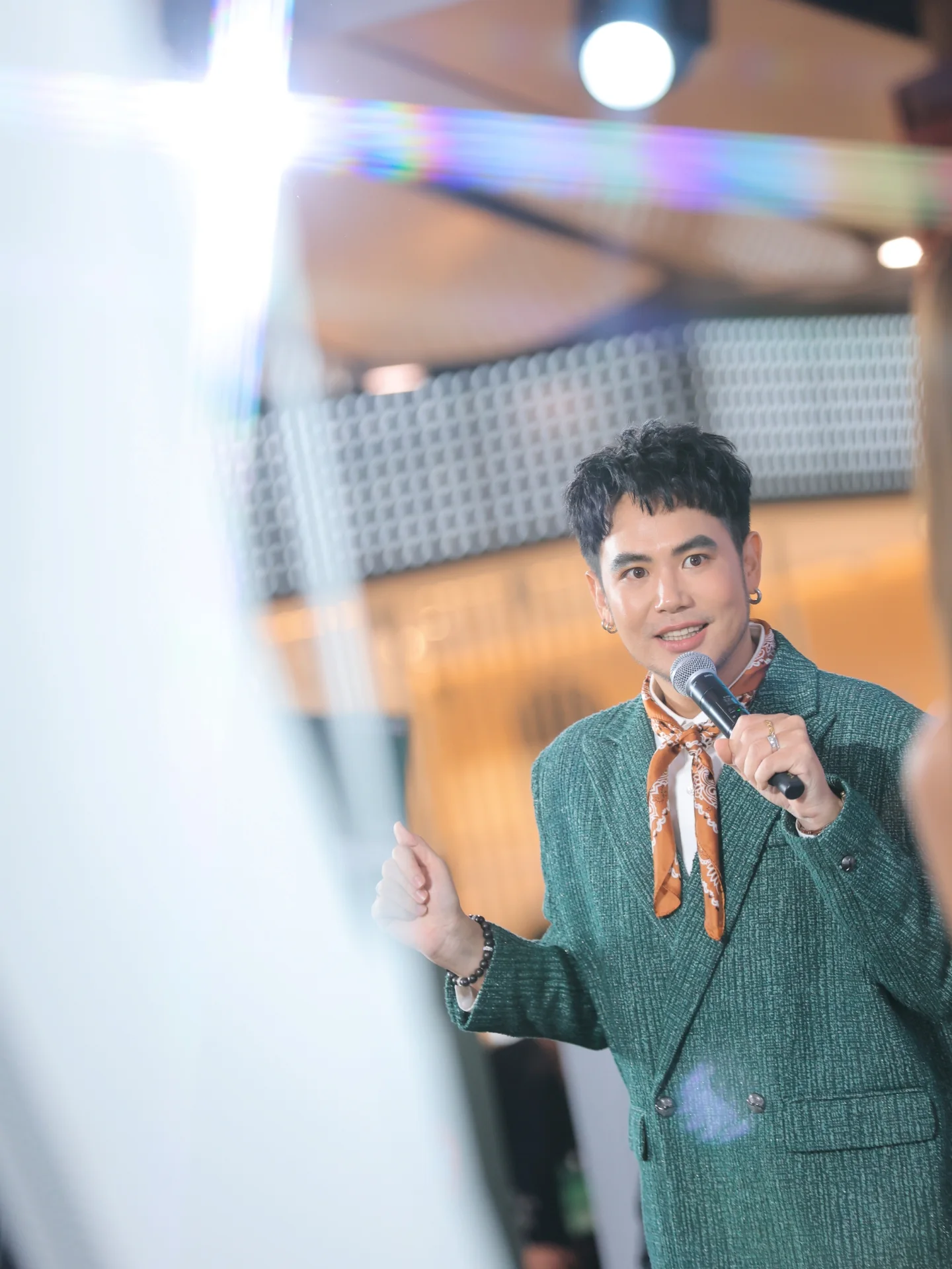 อ๋อง - เขมรัชต์ สุนทรนนท์