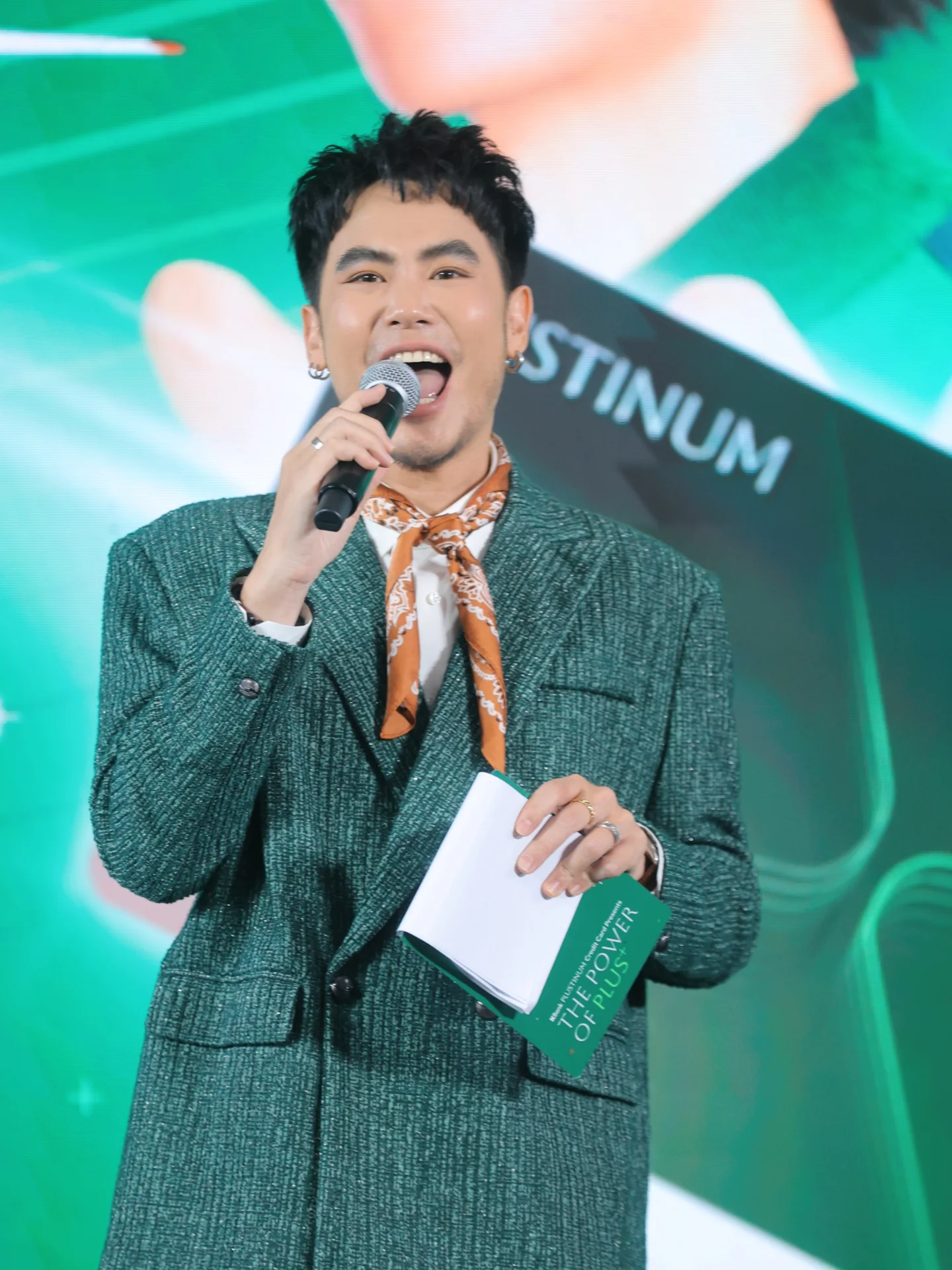 อ๋อง - เขมรัชต์ สุนทรนนท์