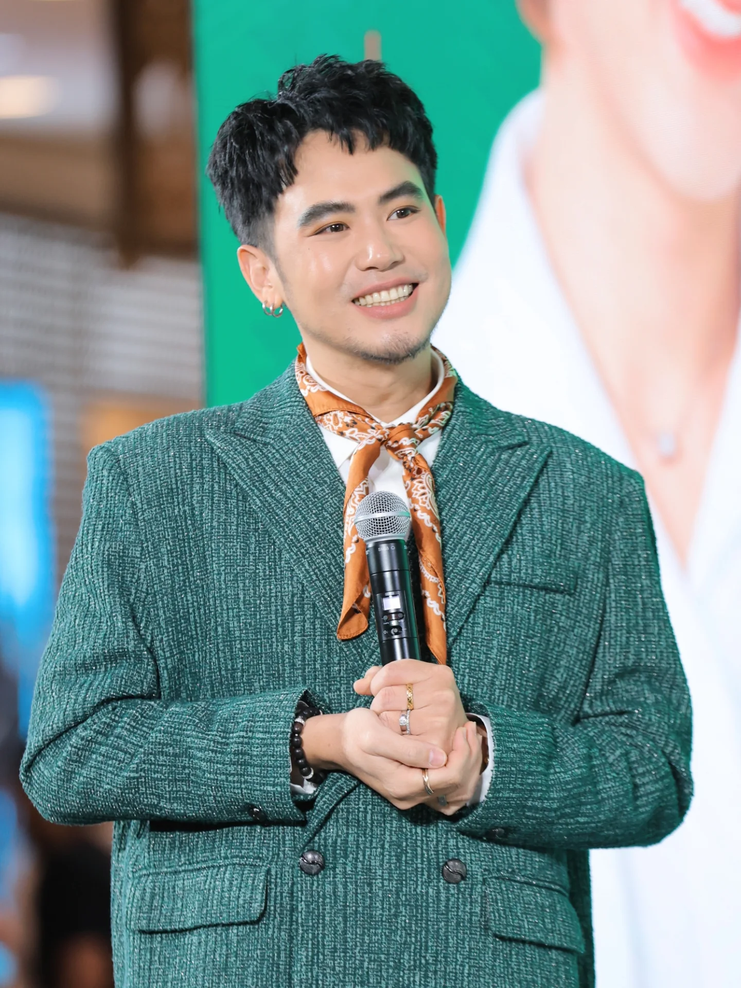 อ๋อง - เขมรัชต์ สุนทรนนท์