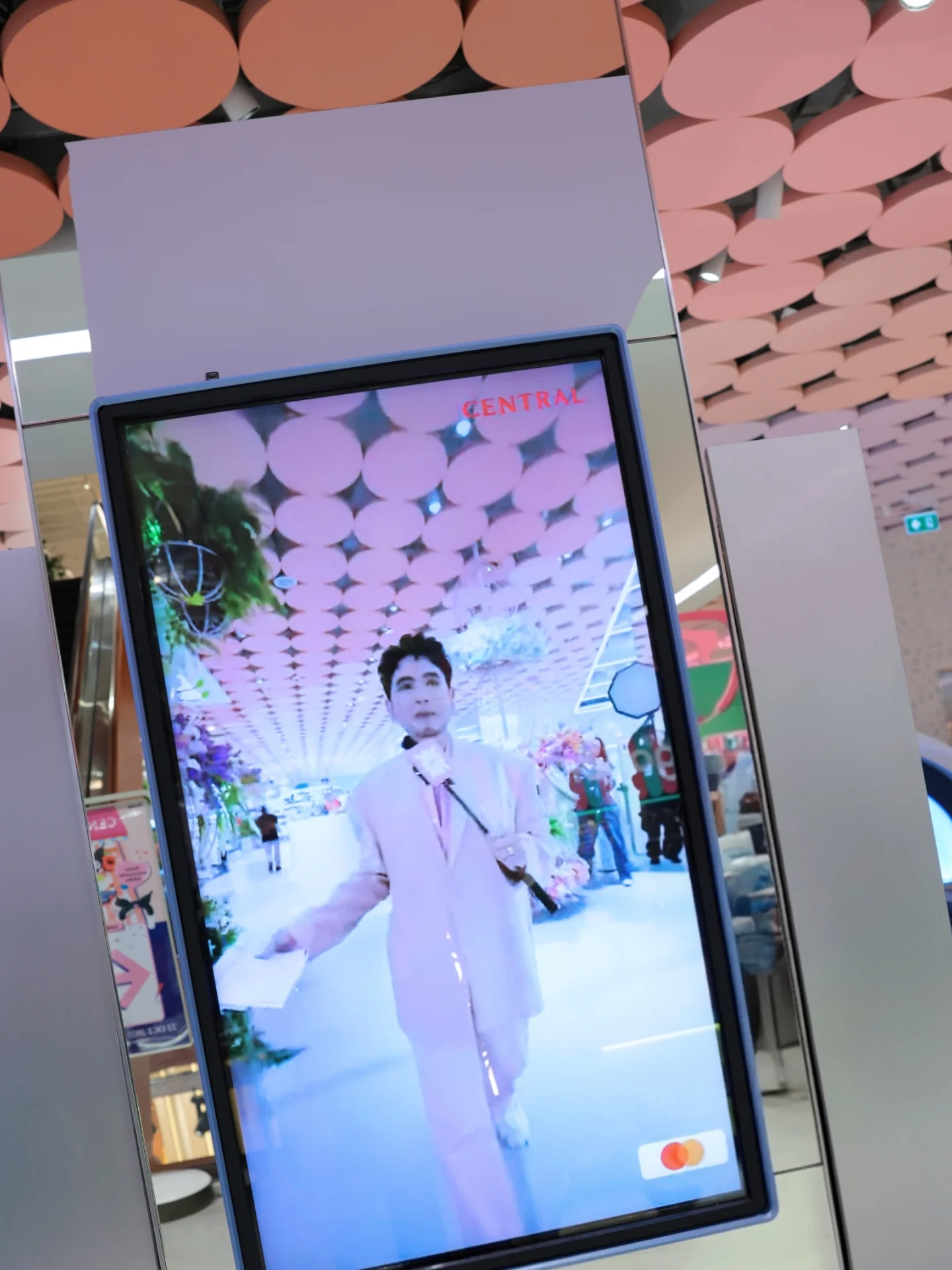 อ๋อง - เขมรัชต์ สุนทรนนท์