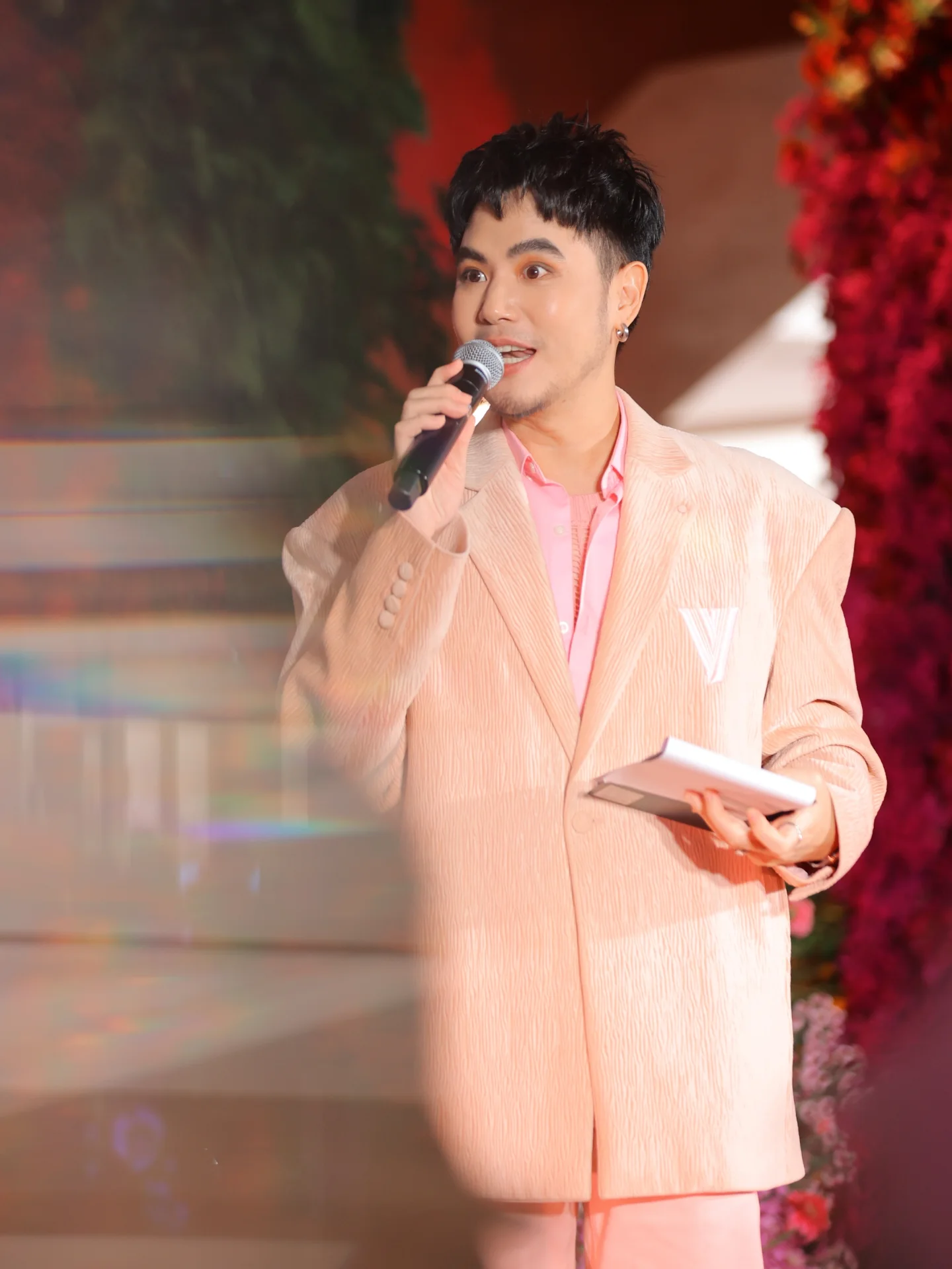 อ๋อง - เขมรัชต์ สุนทรนนท์