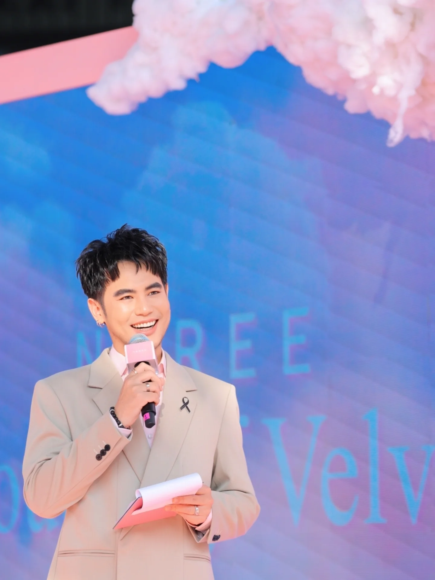 อ๋อง - เขมรัชต์ สุนทรนนท์