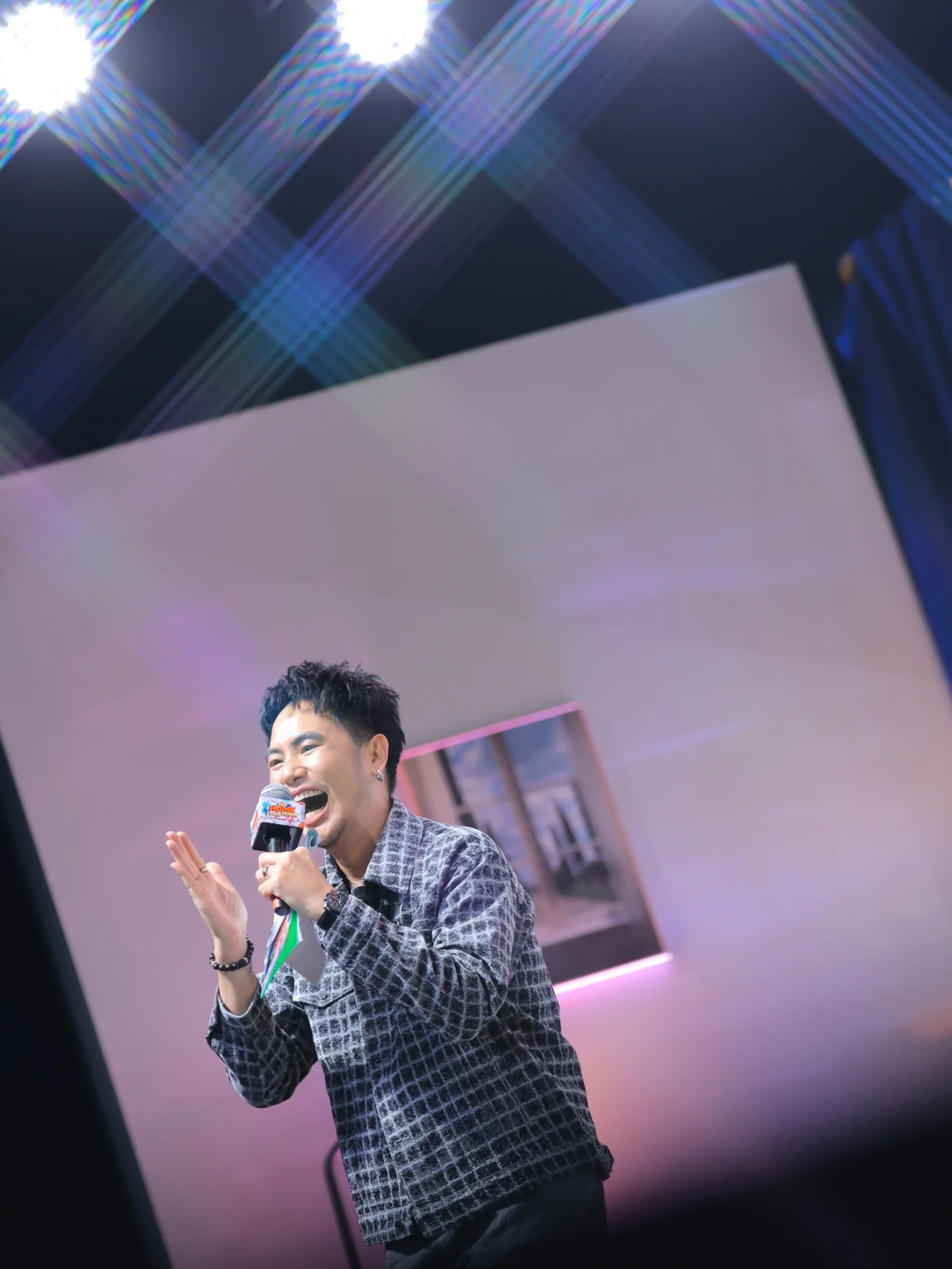 อ๋อง - เขมรัชต์ สุนทรนนท์