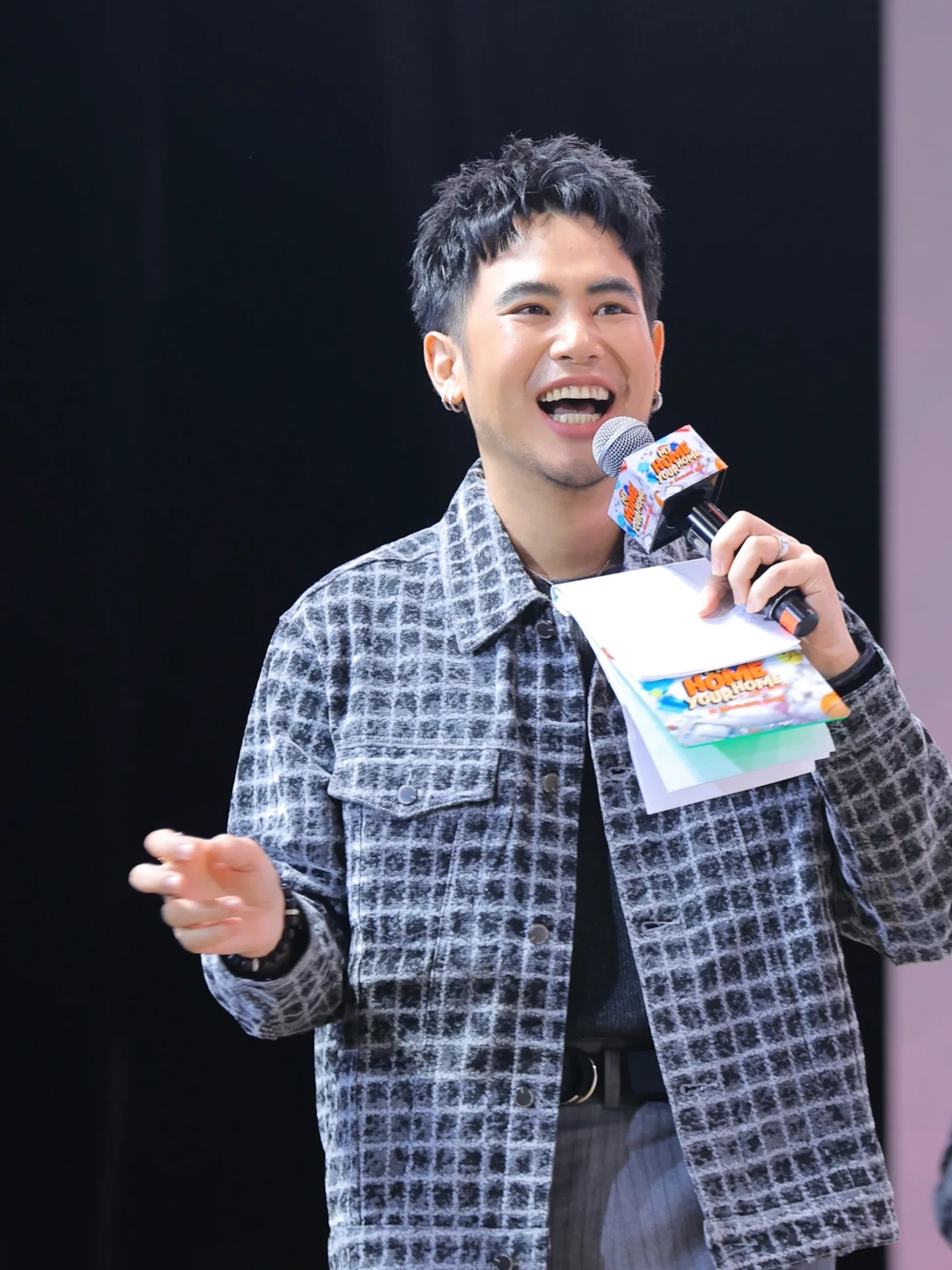 อ๋อง - เขมรัชต์ สุนทรนนท์