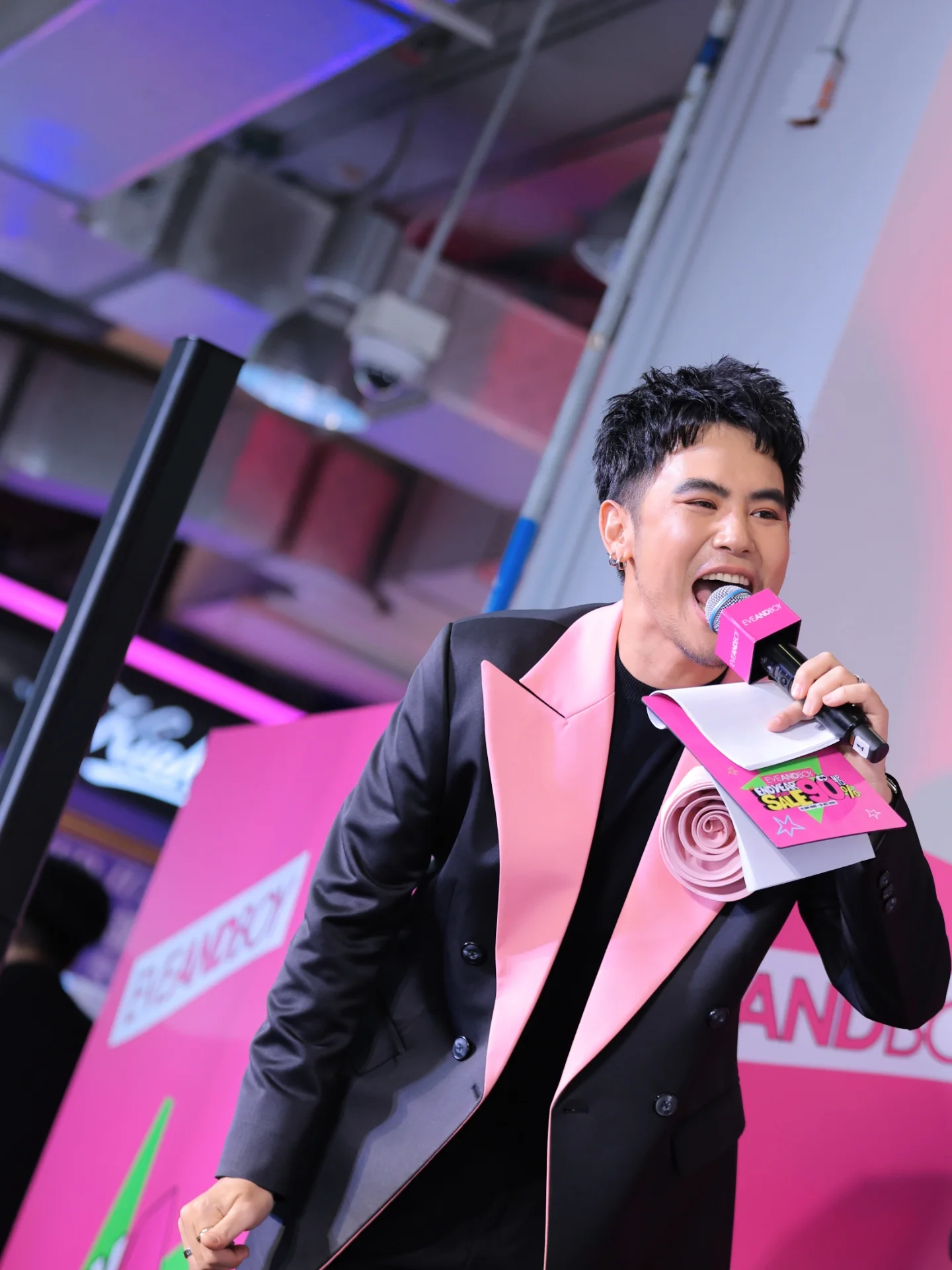 อ๋อง - เขมรัชต์ สุนทรนนท์