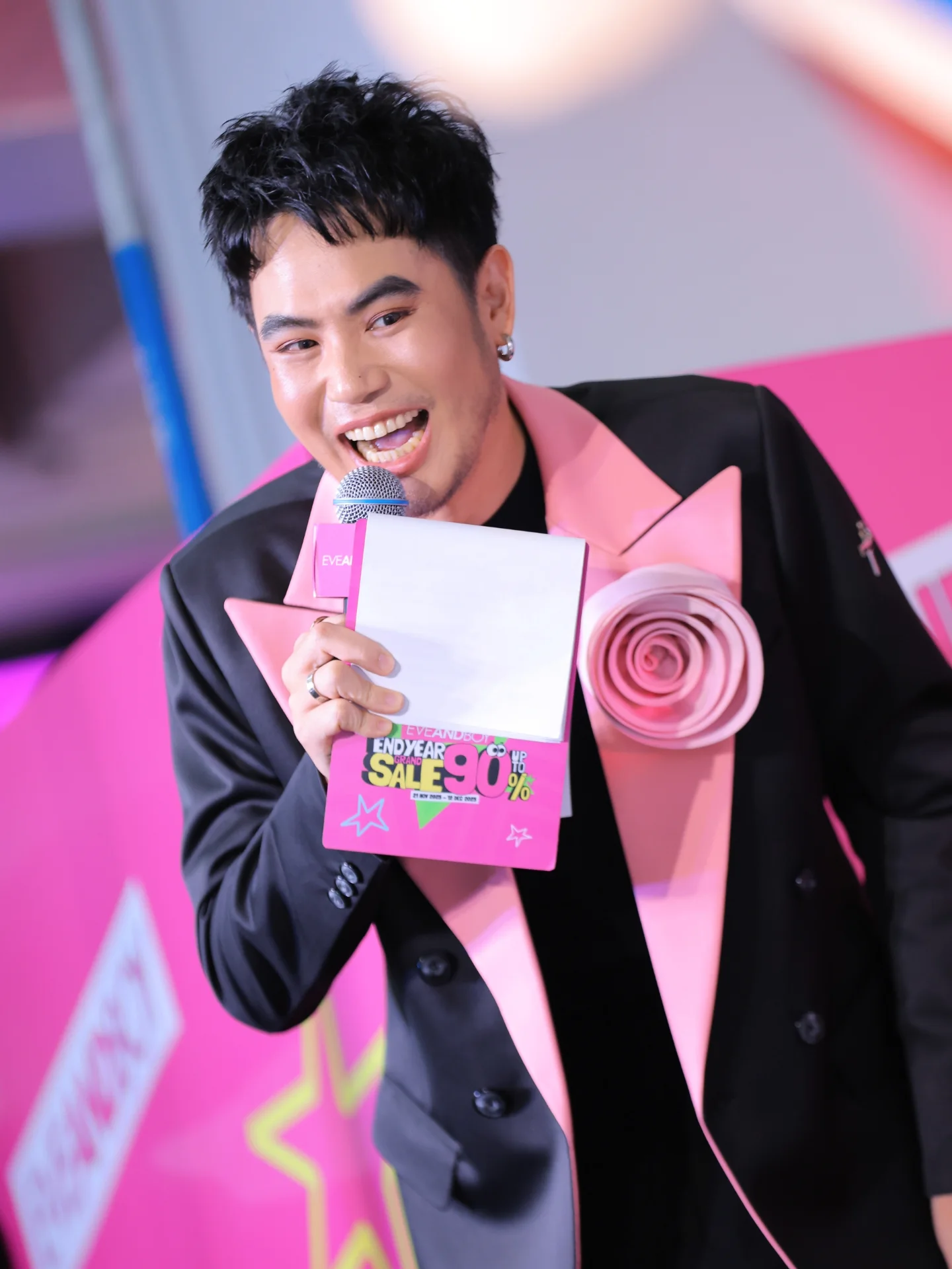 อ๋อง - เขมรัชต์ สุนทรนนท์