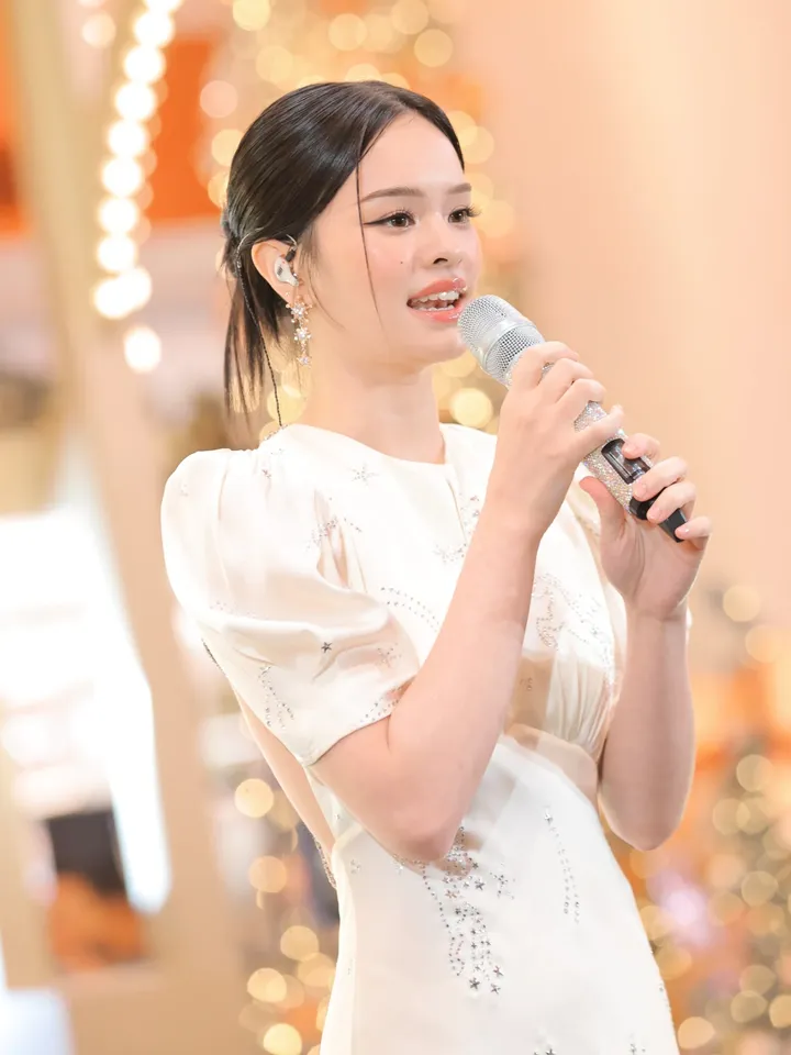 อ๋อง - เขมรัชต์ สุนทรนนท์